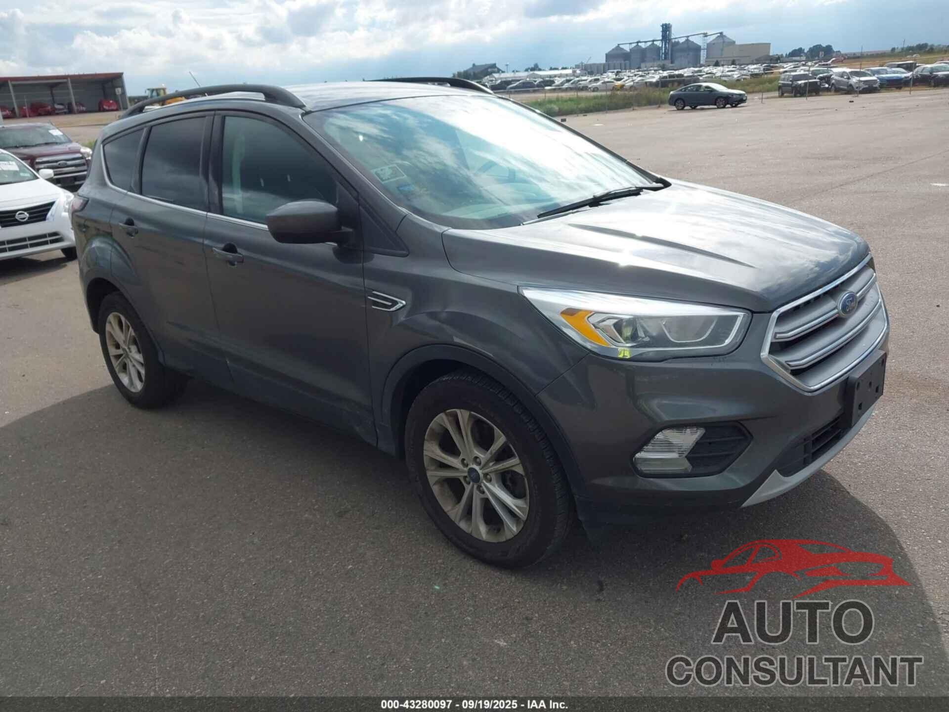 FORD ESCAPE 2017 - 1FMCU9G91HUD96062