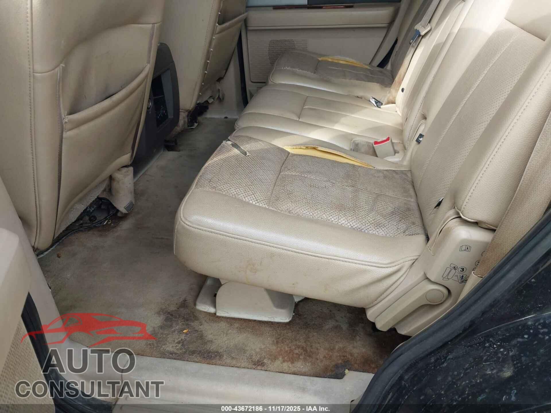 FORD EXPEDITION 2010 - 1FMJU1H55AEB55352