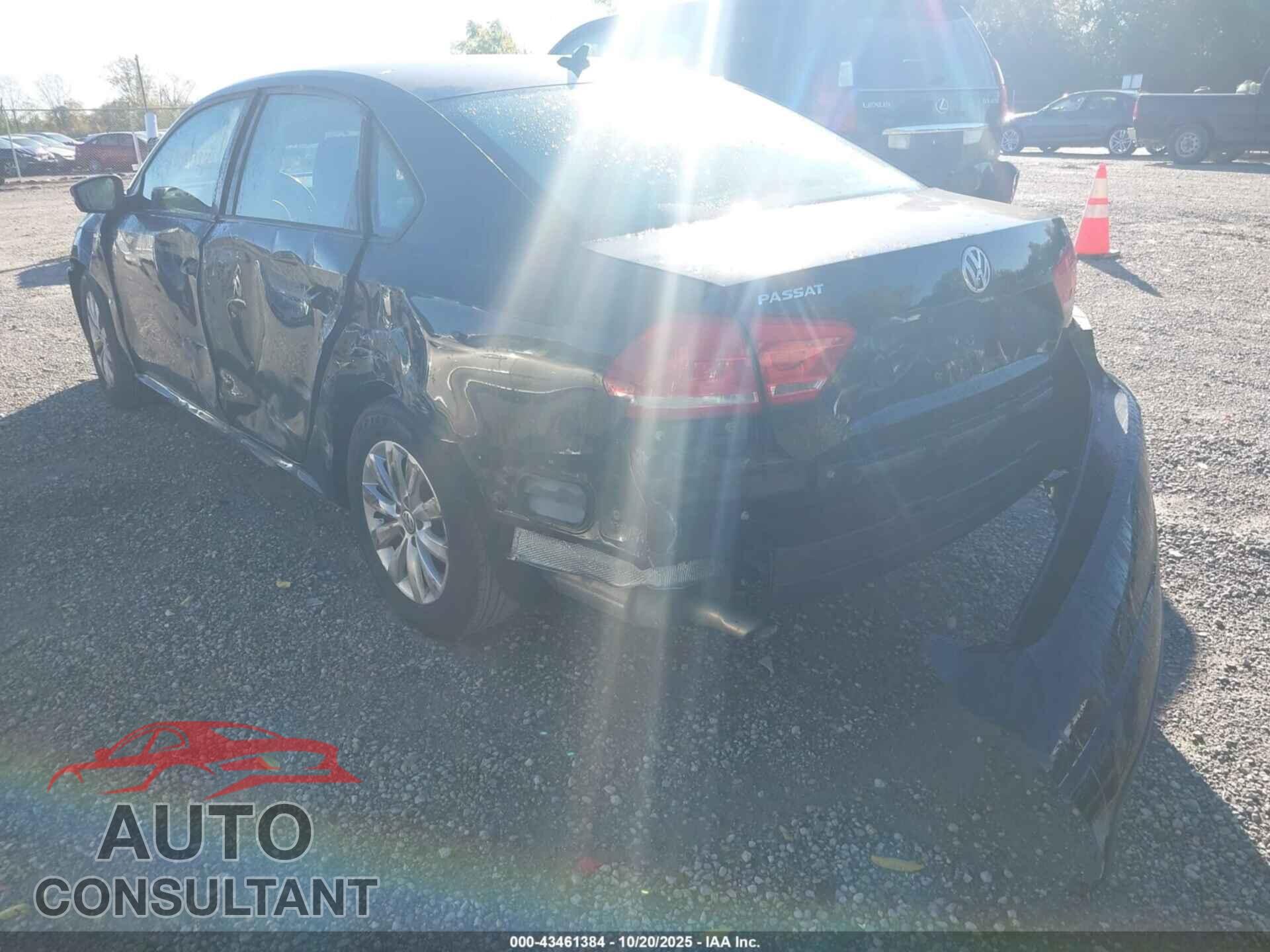 VOLKSWAGEN PASSAT 2015 - 1VWAT7A30FC052858