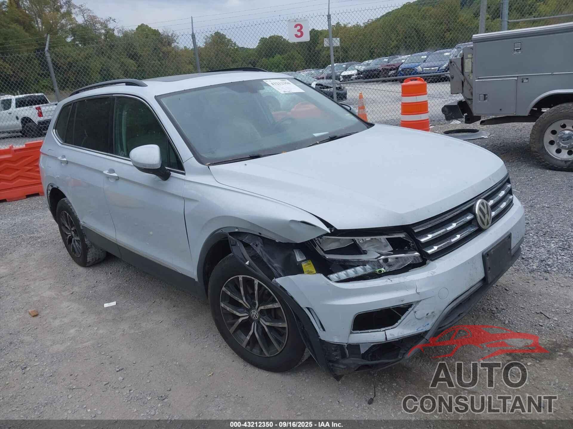 VOLKSWAGEN TIGUAN 2018 - 3VV2B7AX0JM222559