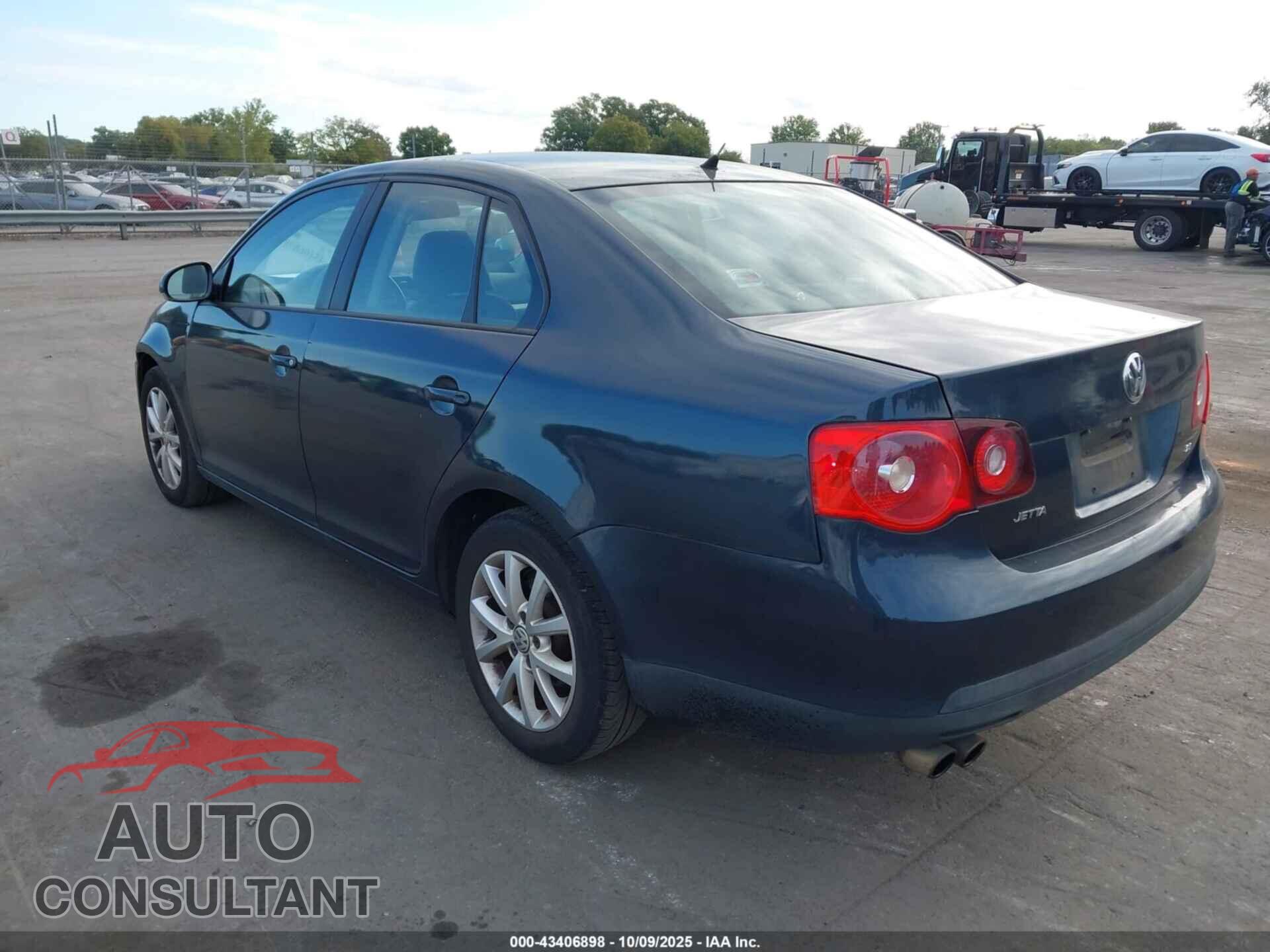 VOLKSWAGEN JETTA 2010 - 3VWAZ7AJ7AM096618