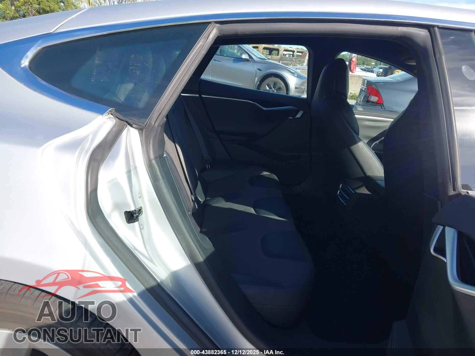 TESLA MODEL S 2017 - 5YJSA1E18HF205429