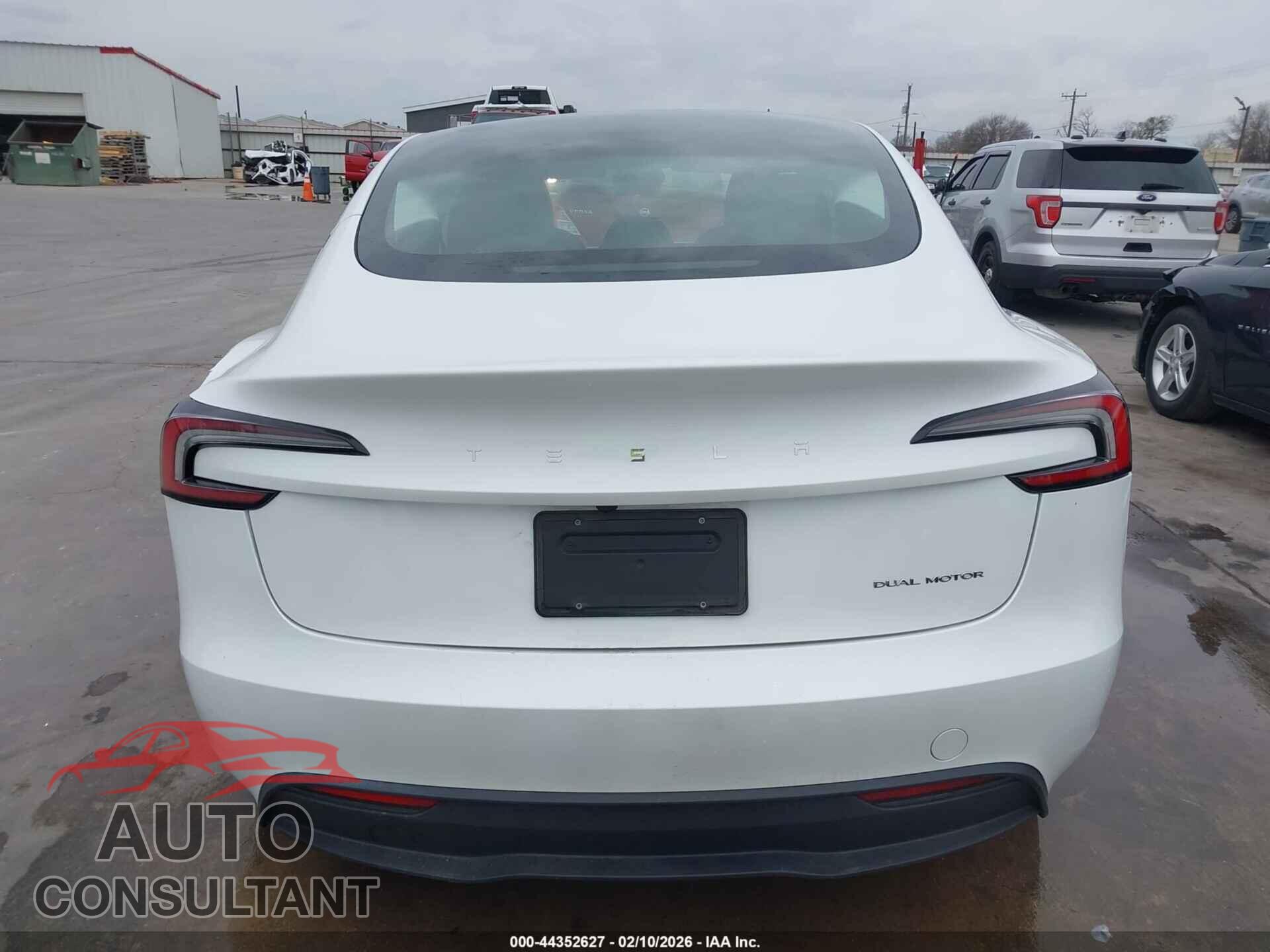 TESLA MODEL 3 2024 - 5YJ3E1EB8RF736018