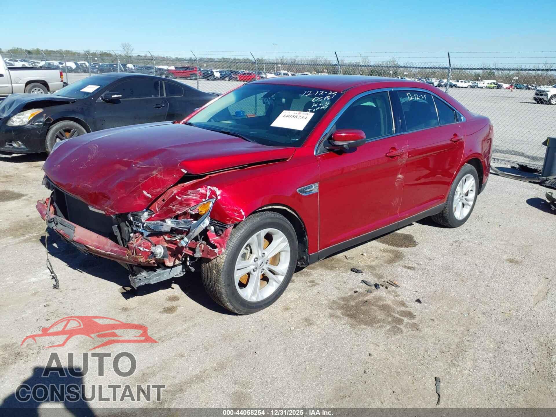 FORD TAURUS 2018 - 1FAHP2E80JG100834