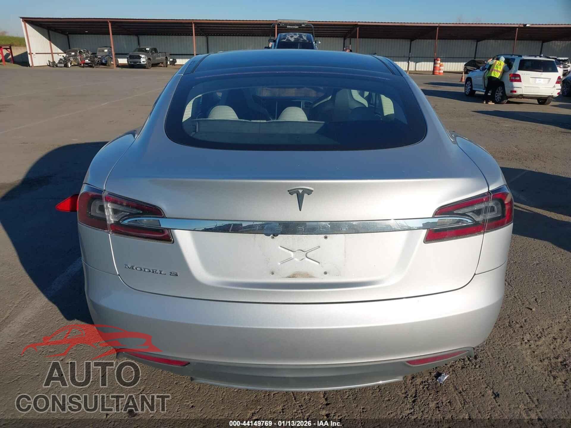 TESLA MODEL S 2013 - 5YJSA1DN8DFP04438