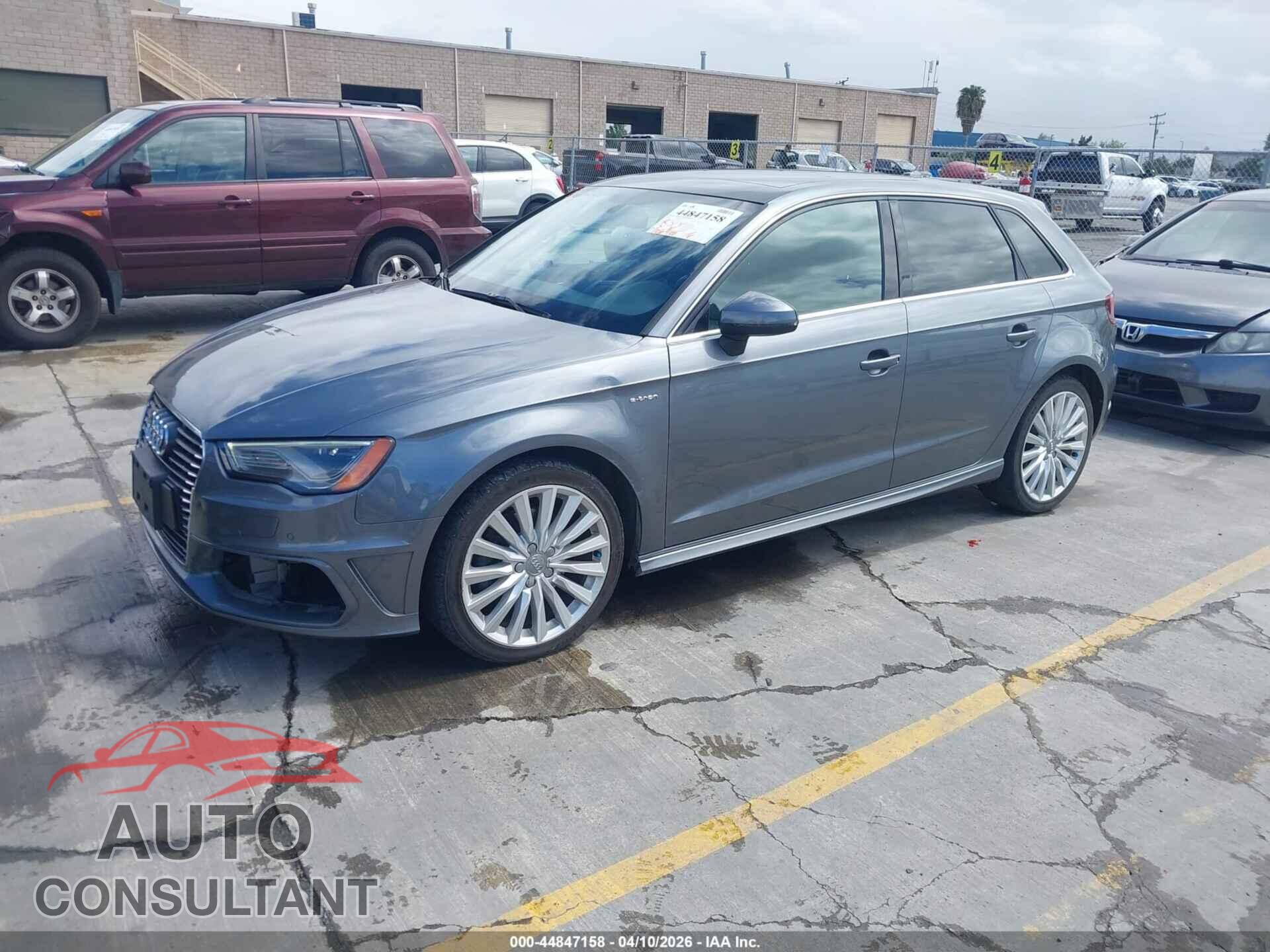 AUDI A3 E-TRON 2016 - WAUTPBFF6GA049575