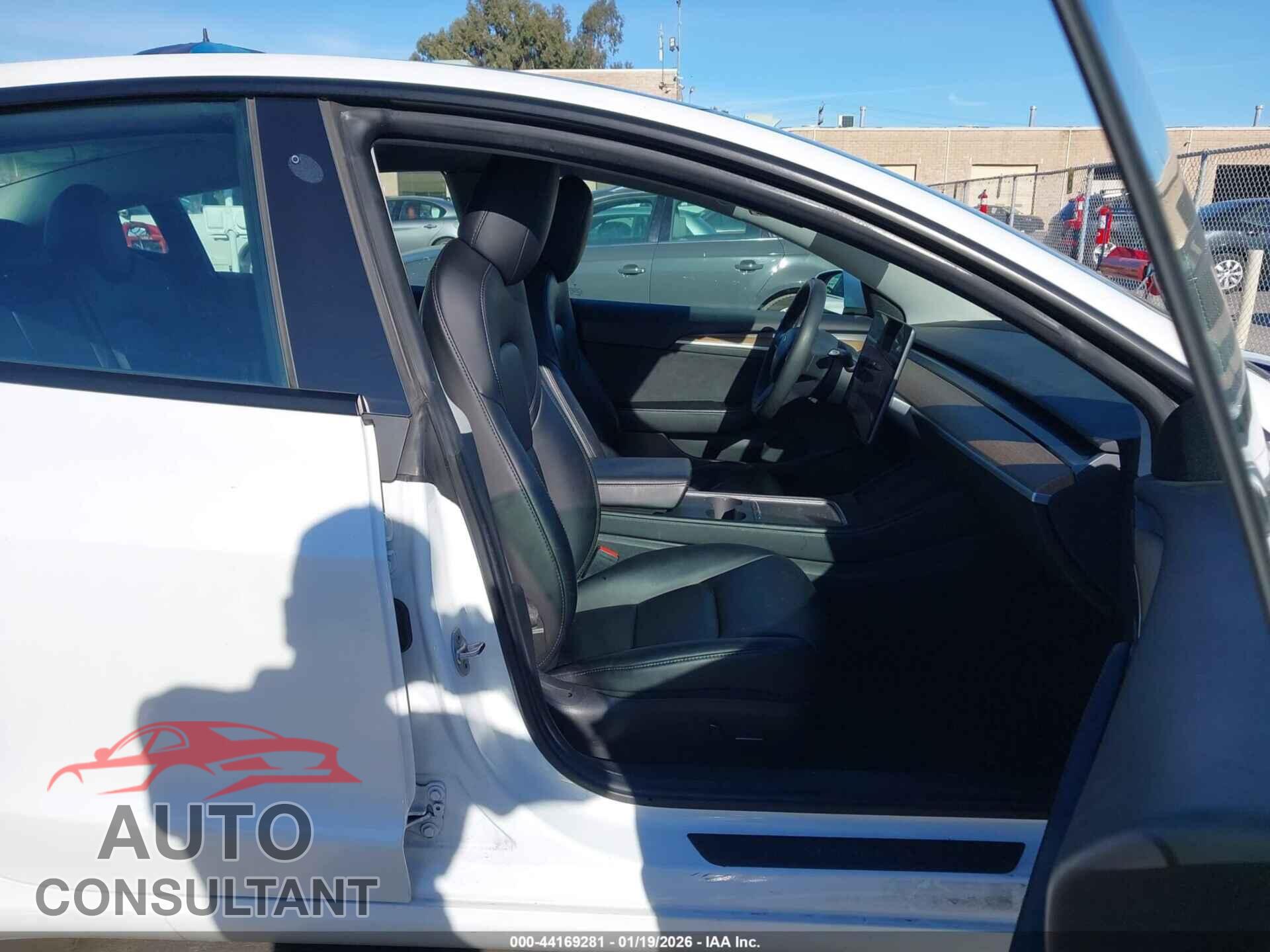 TESLA MODEL 3 2021 - 5YJ3E1EA0MF053679