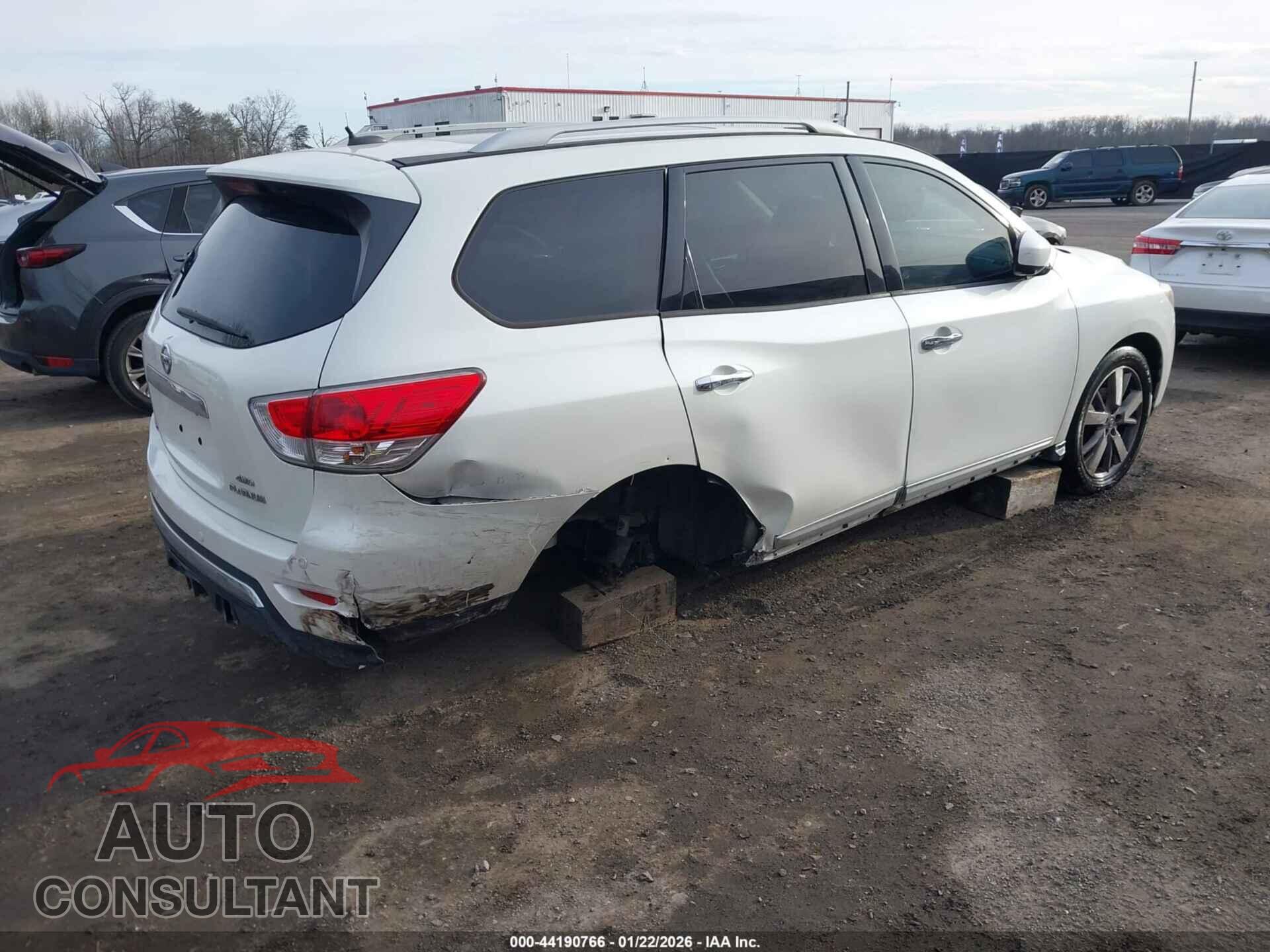 NISSAN PATHFINDER 2015 - 5N1AR2MM2FC628132