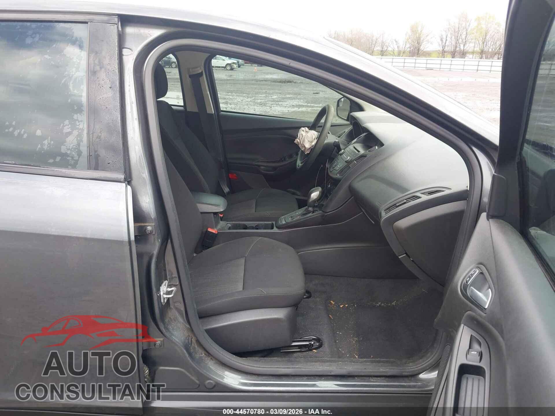 FORD FOCUS 2017 - 1FADP3F29HL235469