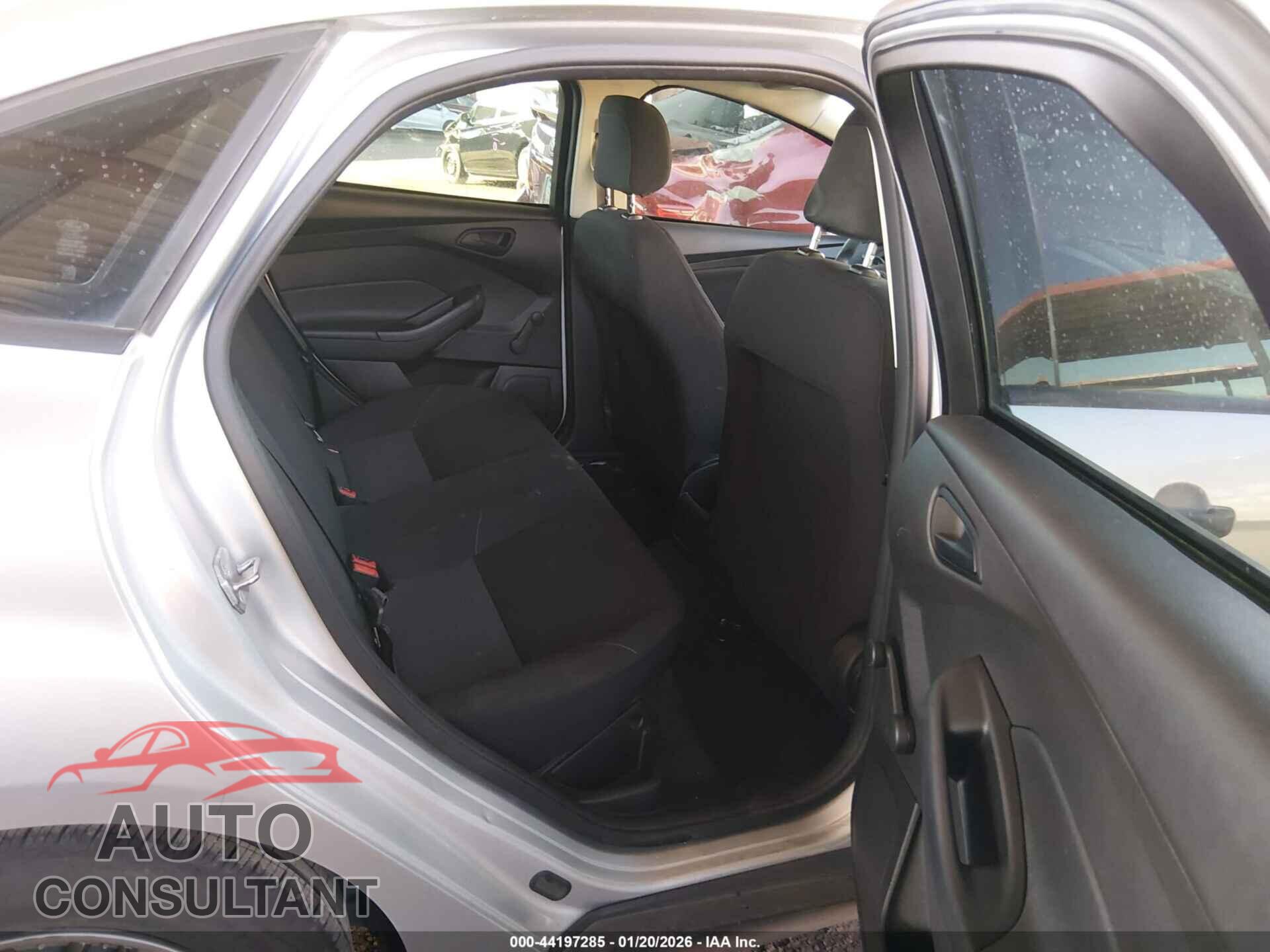FORD FOCUS 2015 - 1FADP3E20FL326127