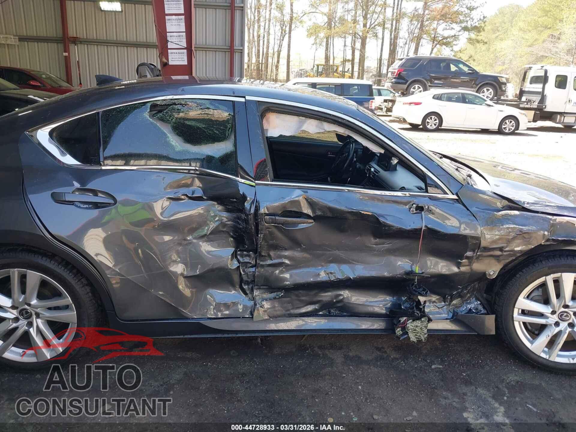 LEXUS IS 300 2021 - JTHCA1D24M5110102