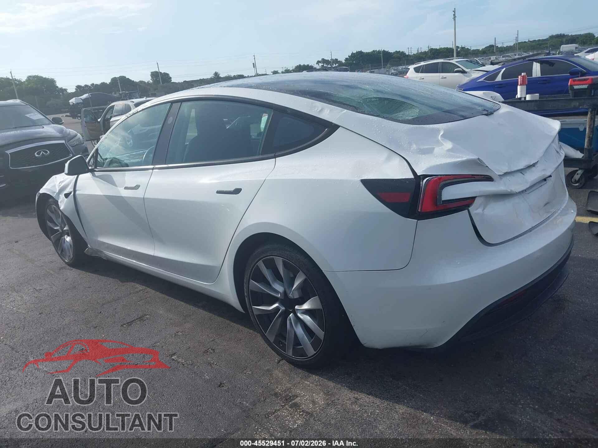 TESLA MODEL 3 2024 - 5YJ3E1EA4RF762431