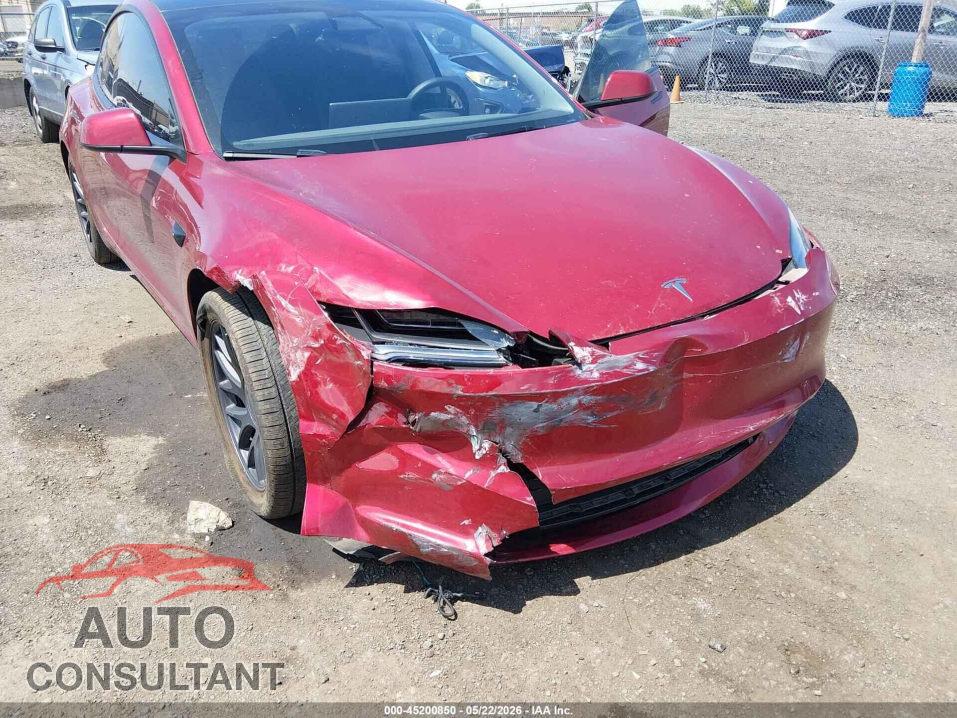 TESLA MODEL 3 2024 - 5YJ3E1EA7RF768529