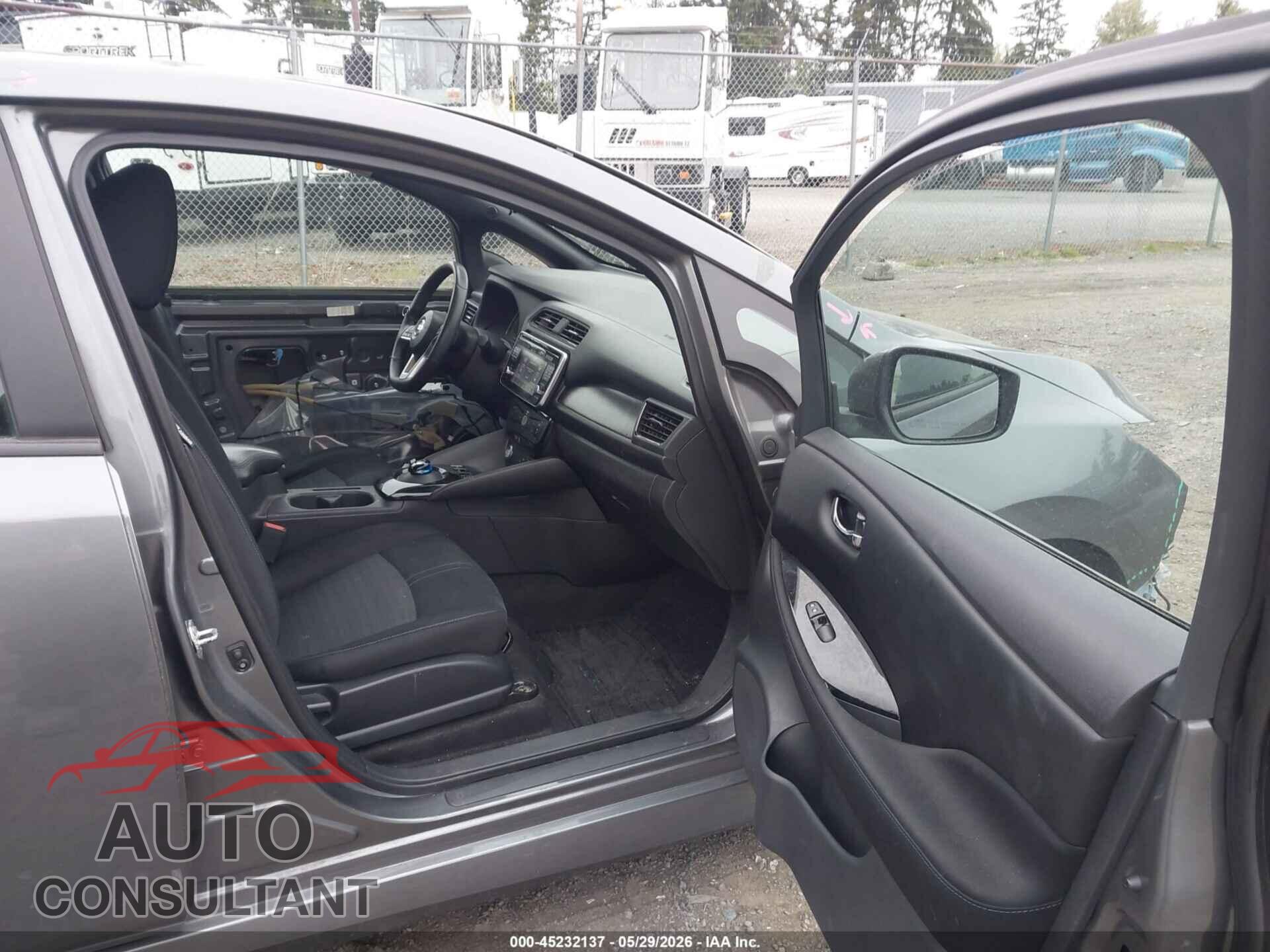 NISSAN LEAF 2018 - 1N4AZ1CP8JC302604