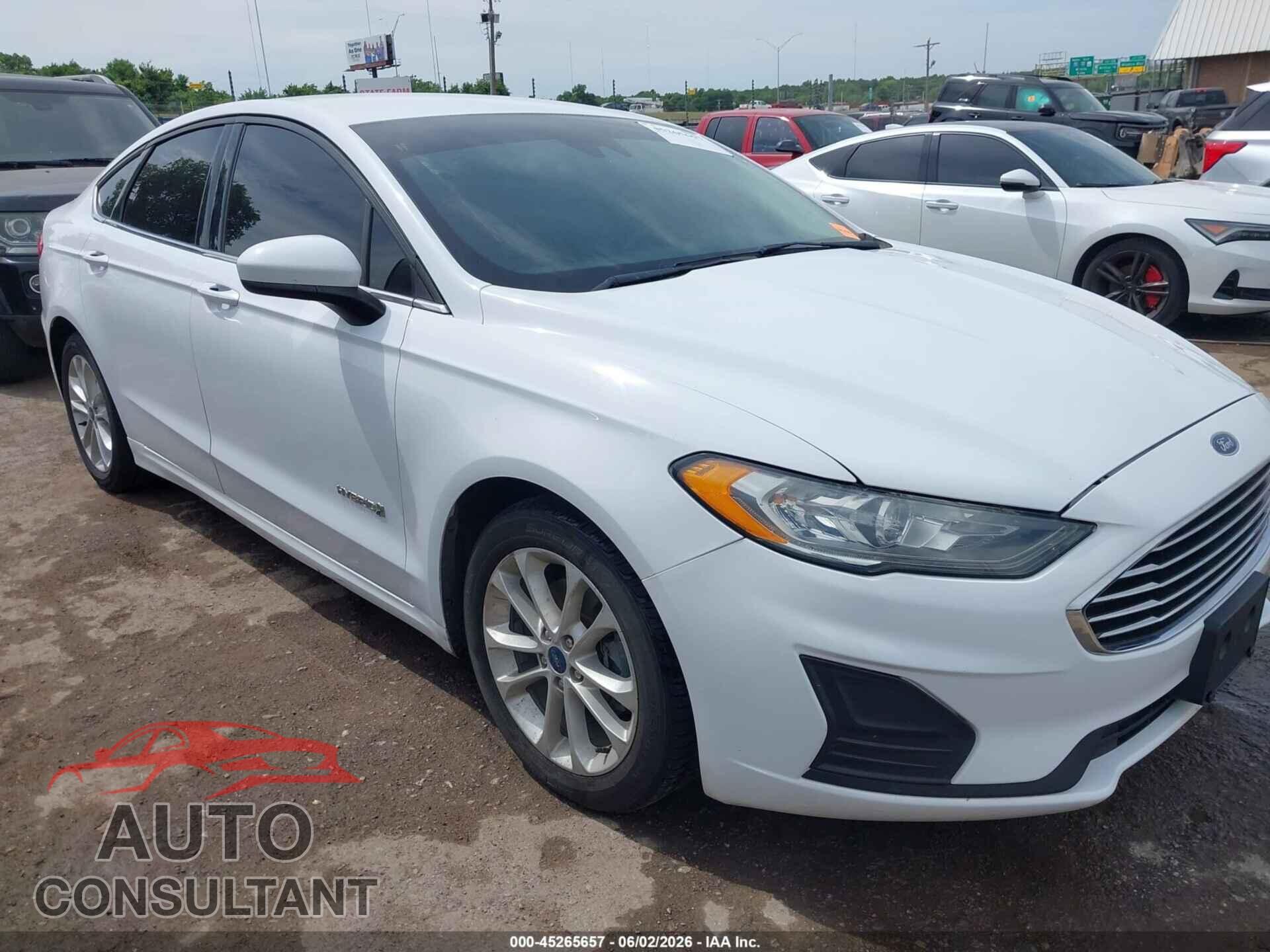 FORD FUSION HYBRID 2019 - 3FA6P0LU3KR206345