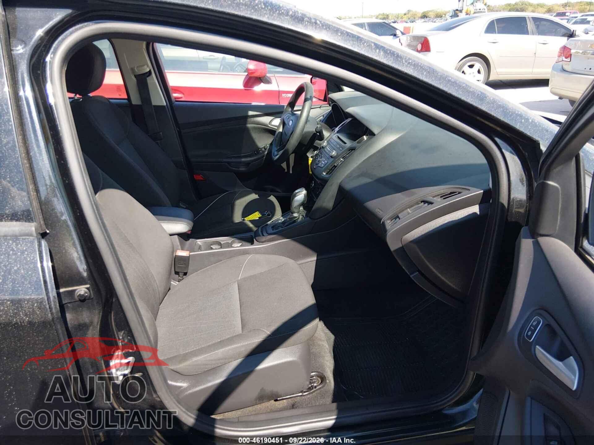 FORD FOCUS 2015 - 1FADP3F24FL242889