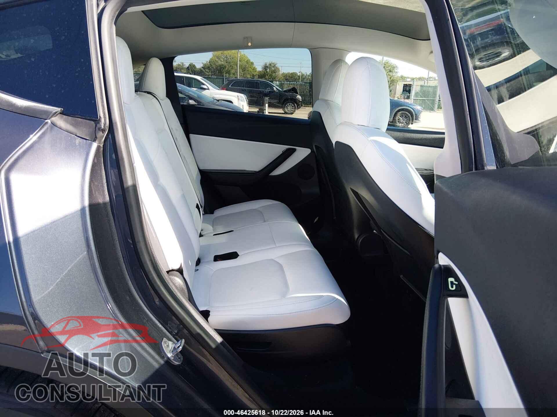 TESLA MODEL Y 2021 - 5YJYGAEE1MF187751