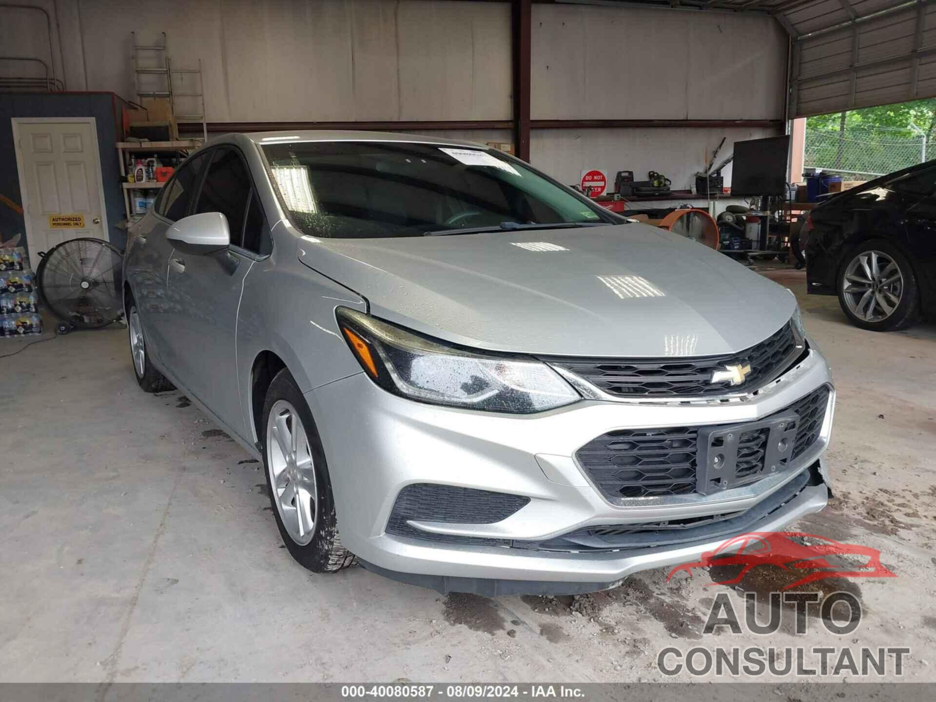 CHEVROLET CRUZE 2018 - 1G1BE5SM8J7217305