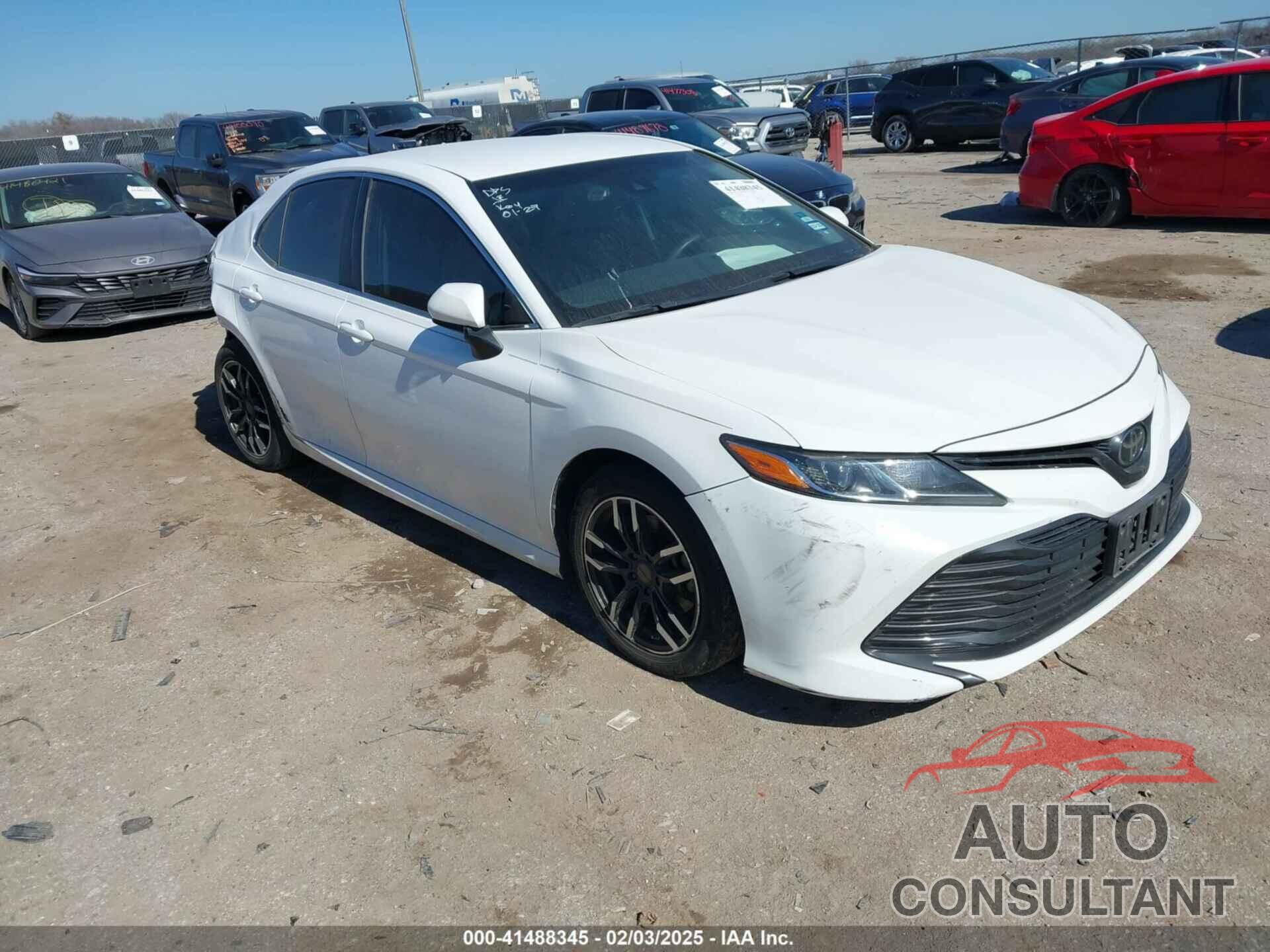 TOYOTA CAMRY 2018 - 4T1B11HK8JU113895