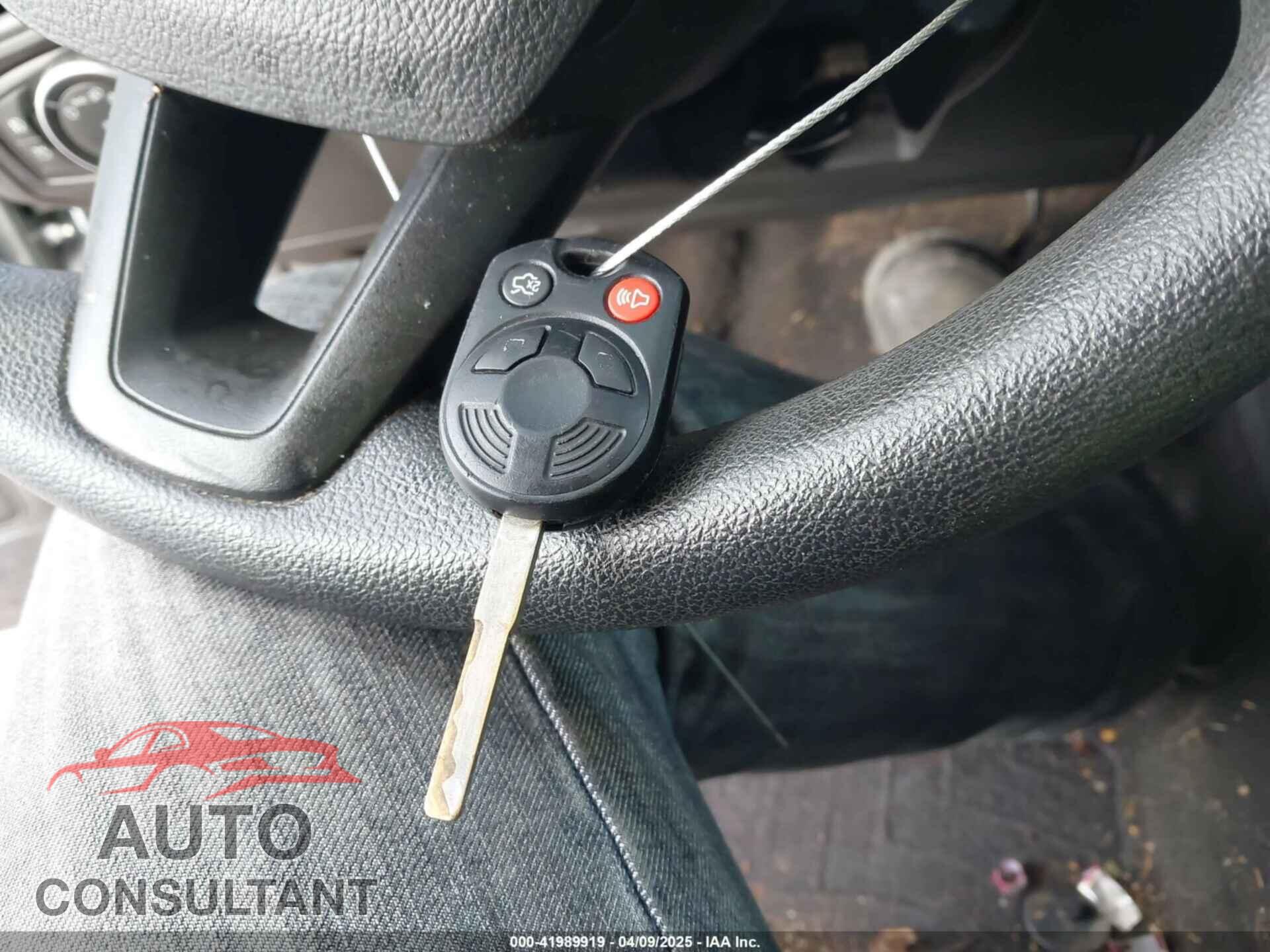 FORD FOCUS 2017 - 1FADP3M29HL266577