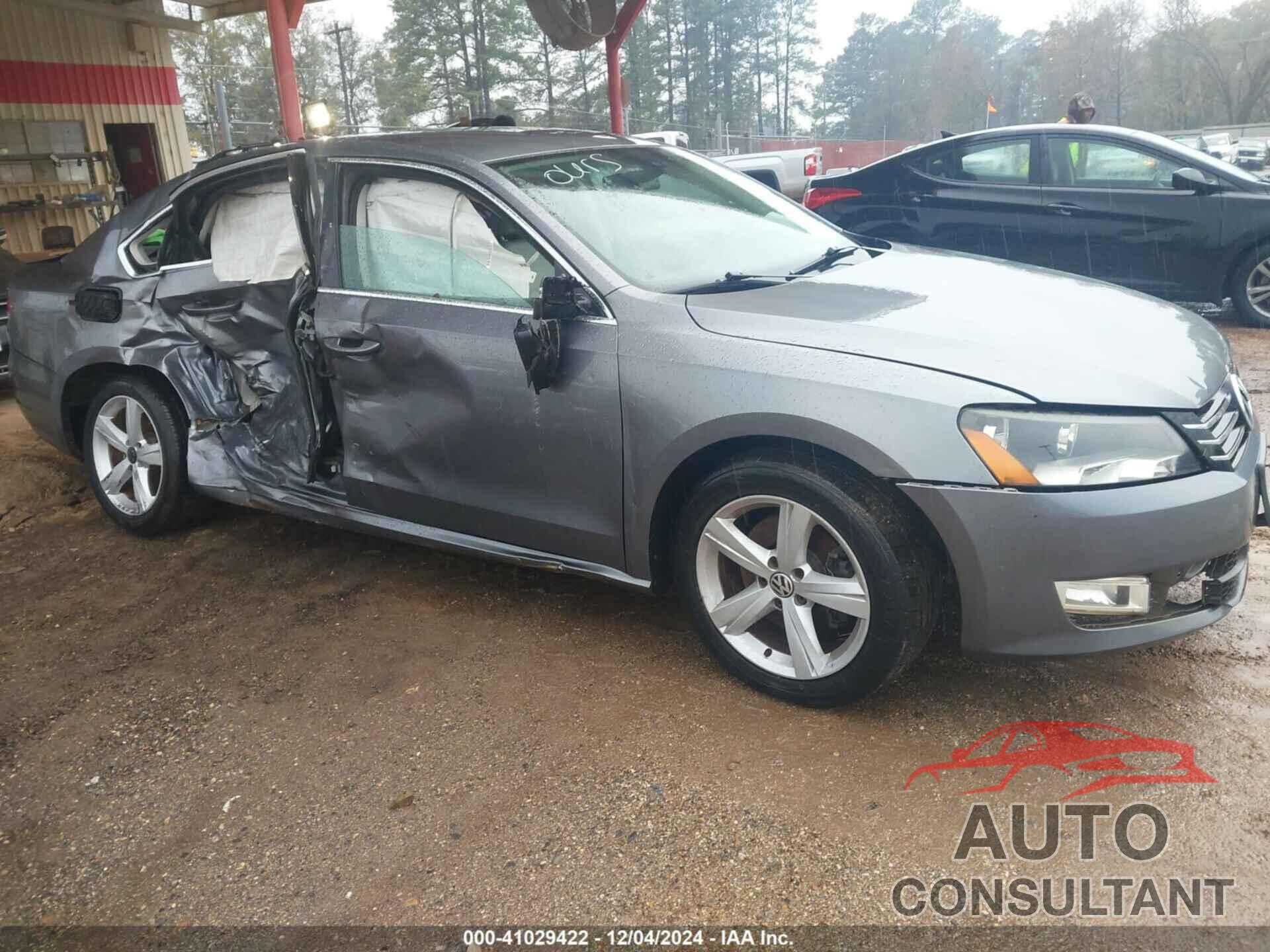 VOLKSWAGEN PASSAT 2012 - 1VWBH7A38CC084944