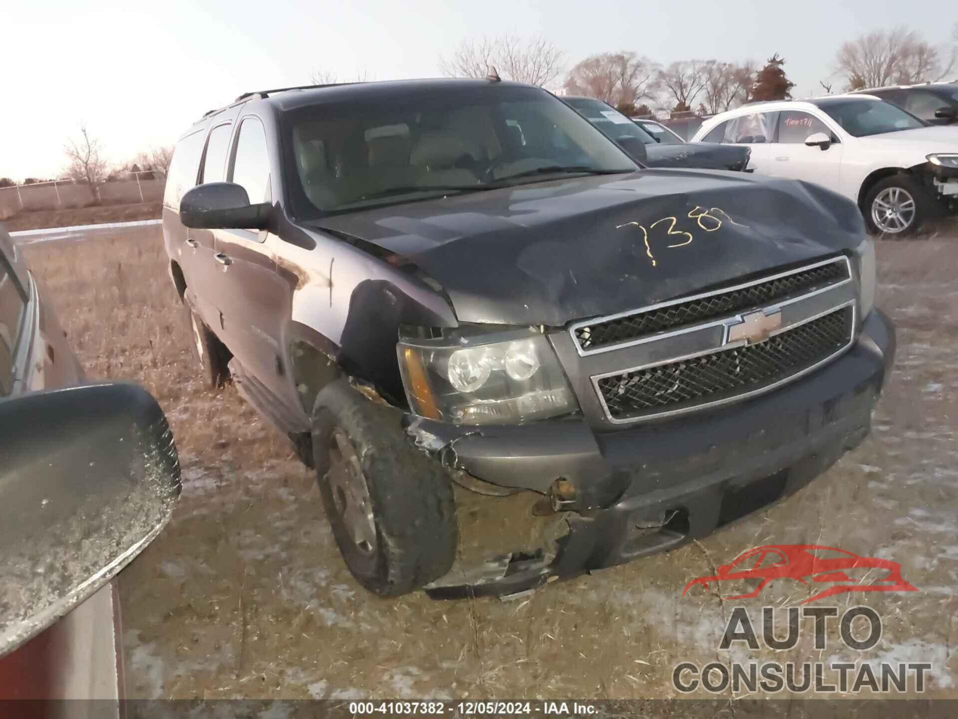 CHEVROLET SUBURBAN 1500 2011 - 1GNSKJE37BR114322