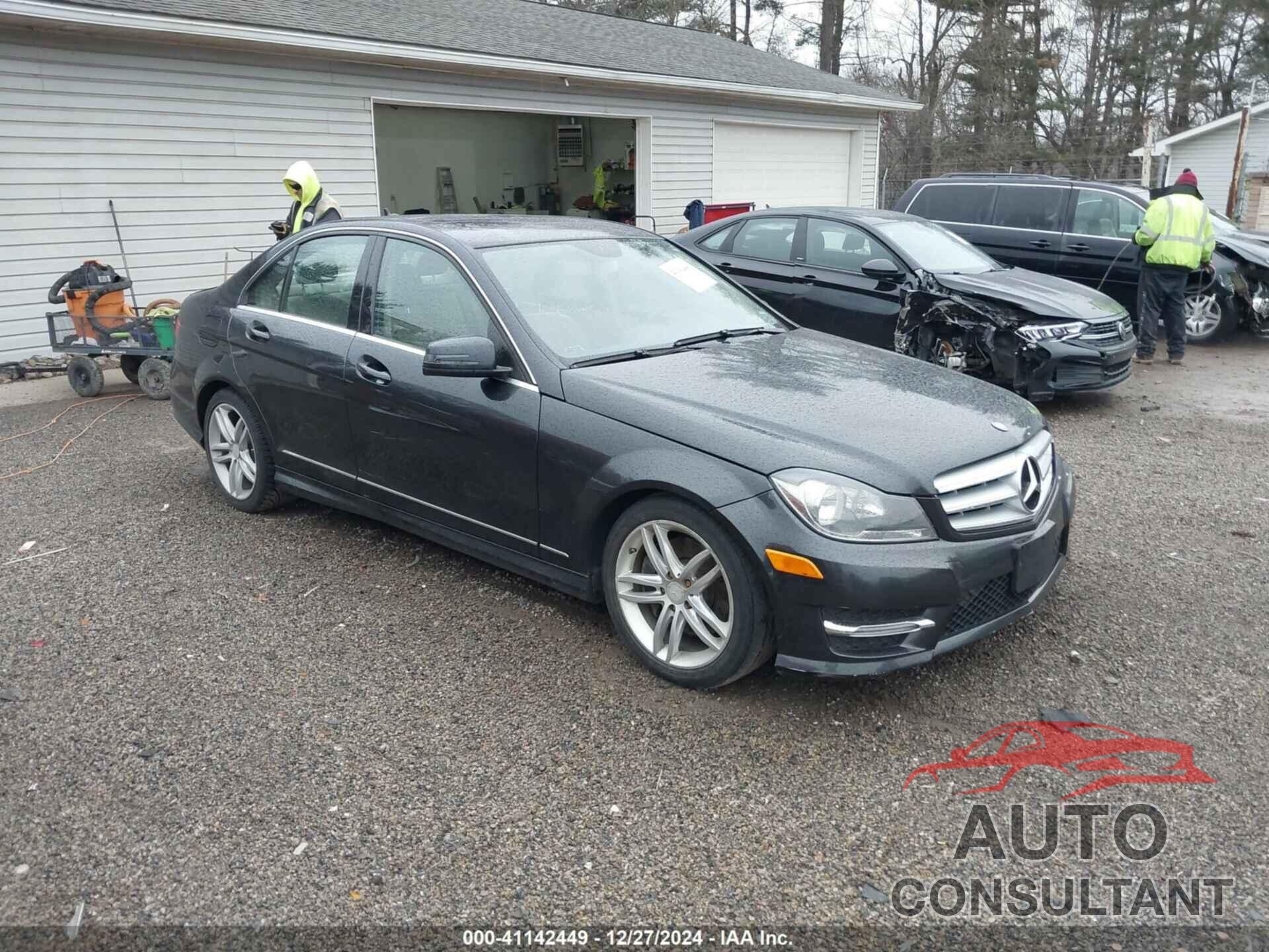 MERCEDES-BENZ C 300 2013 - WDDGF8AB3DA788757