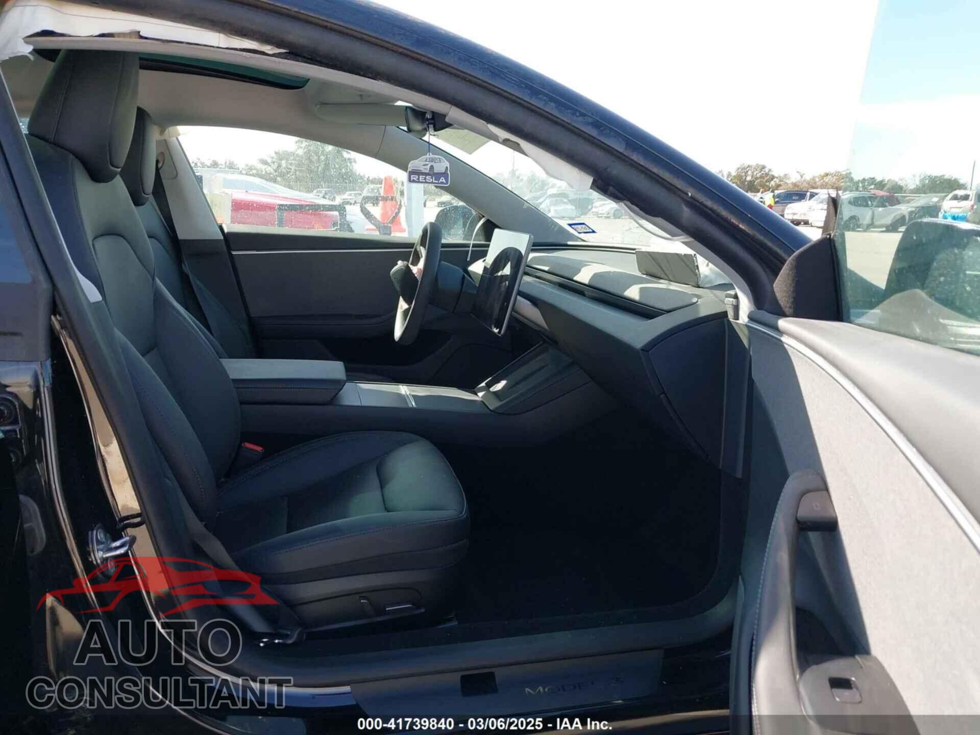 TESLA MODEL 3 2024 - 5YJ3E1EA3RF772237