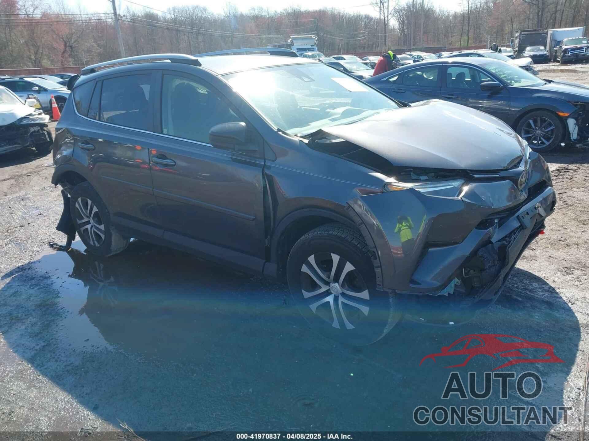 TOYOTA RAV4 2017 - JTMBFREV7HJ174413