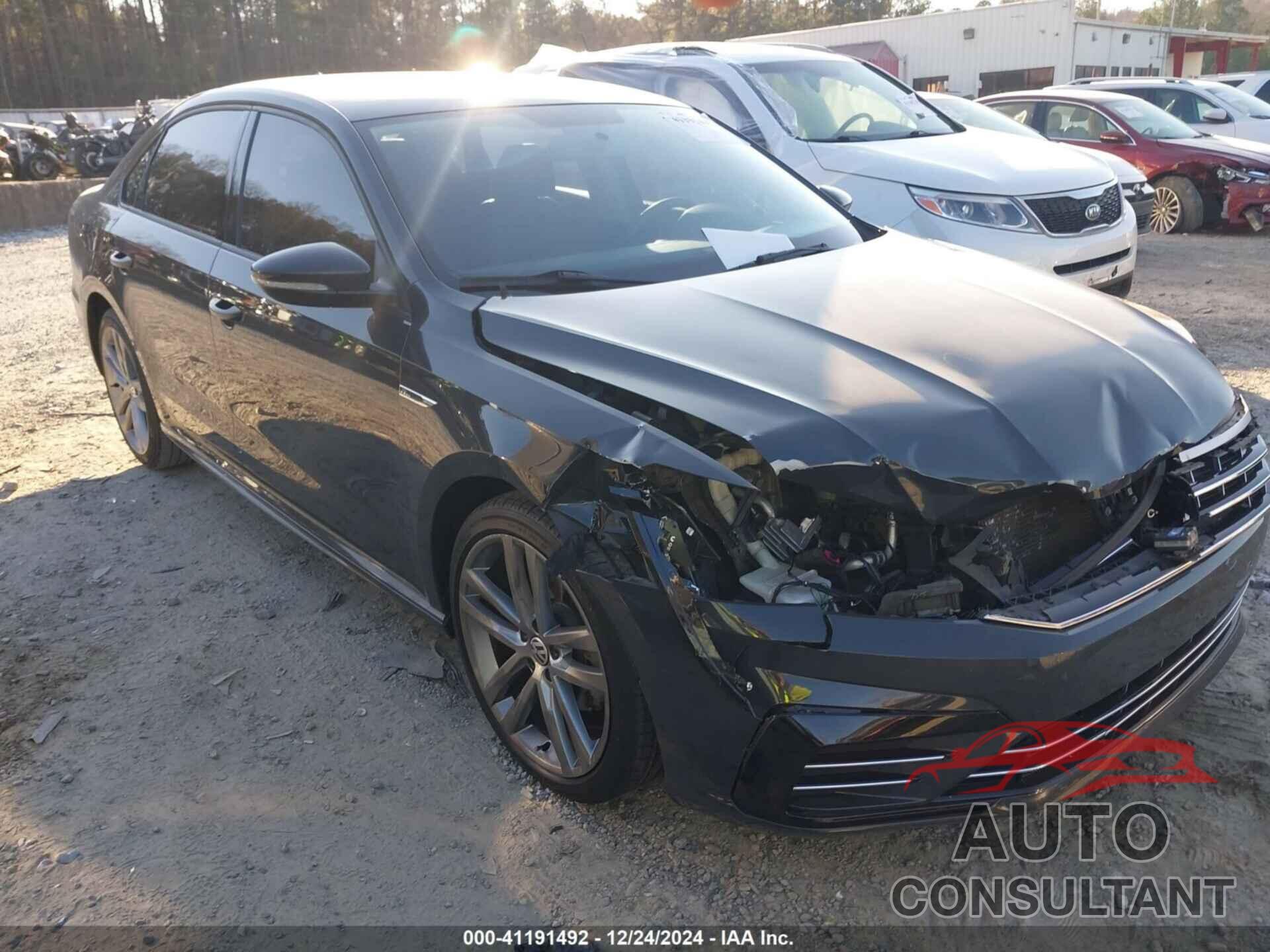 VOLKSWAGEN PASSAT 2018 - 1VWAA7A35JC006036