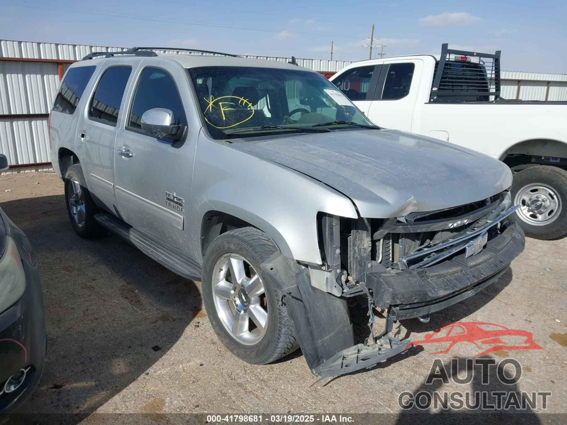 CHEVROLET TAHOE 2013 - 1GNSCBE05DR211403