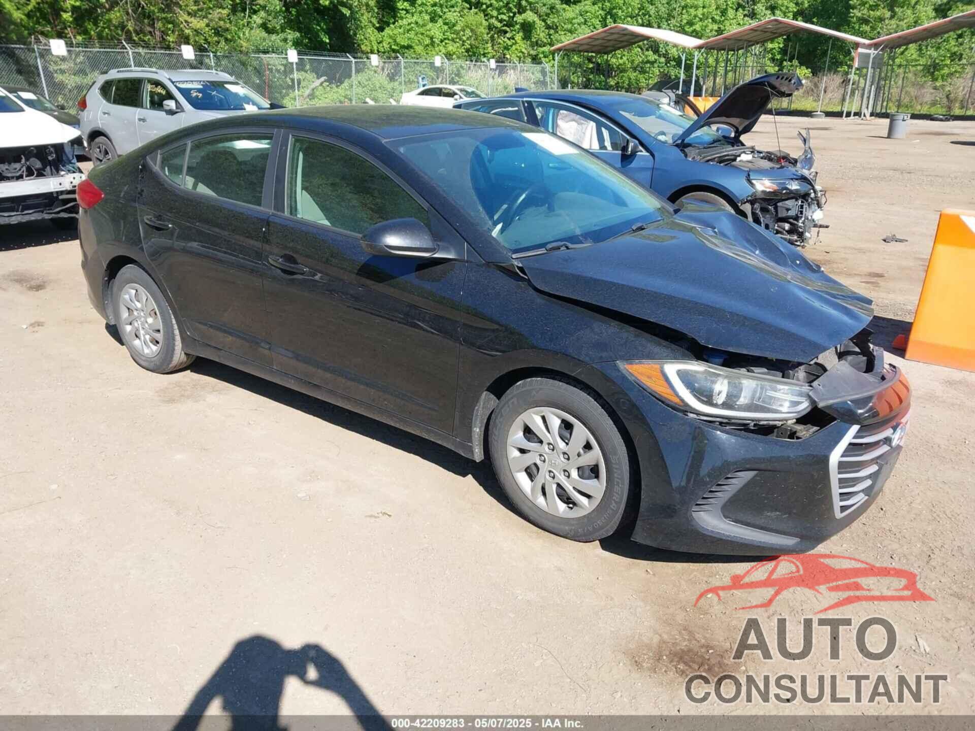 HYUNDAI ELANTRA 2017 - KMHD74LF8HU070365