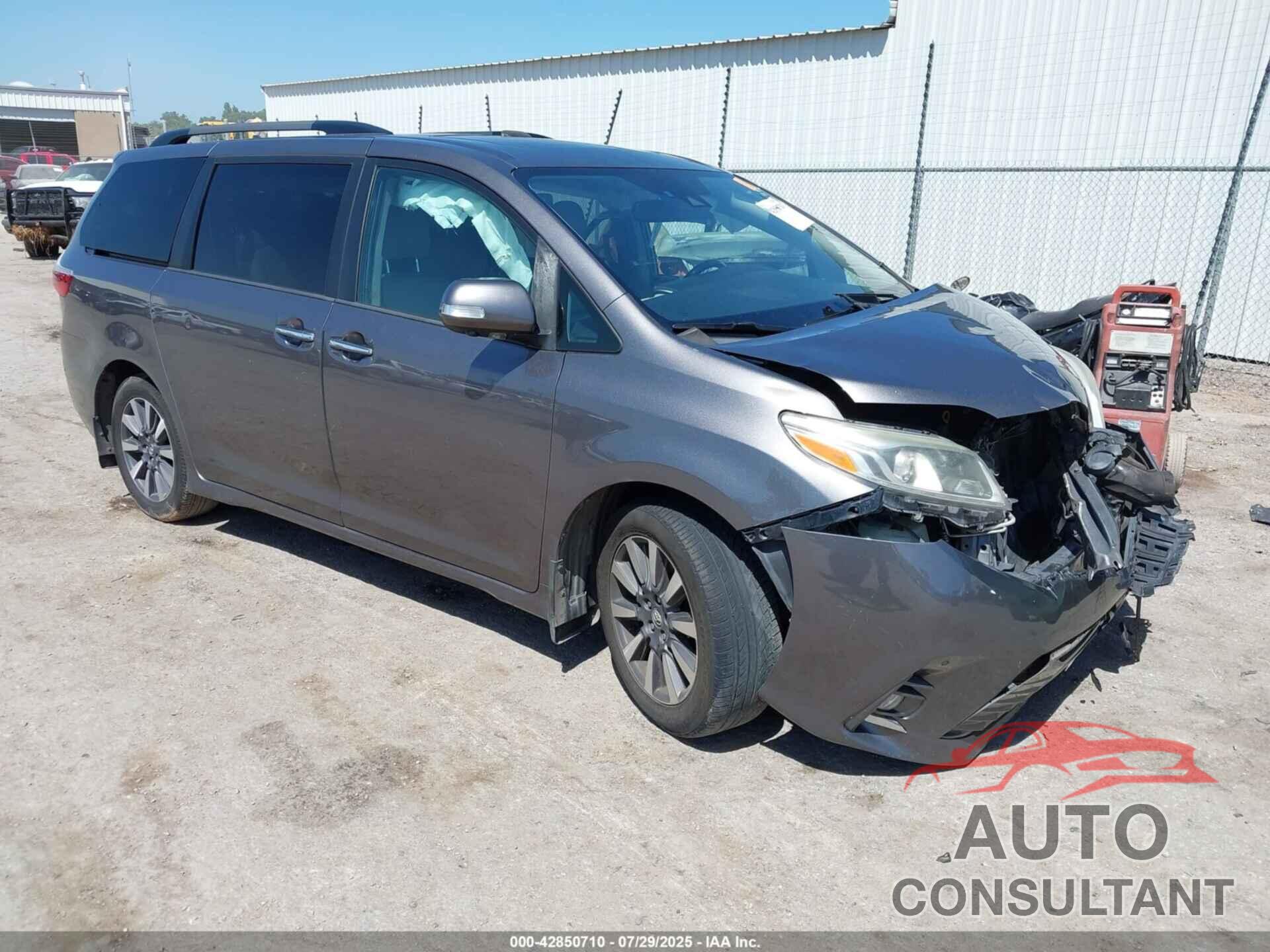 TOYOTA SIENNA 2018 - 5TDYZ3DC5JS917903