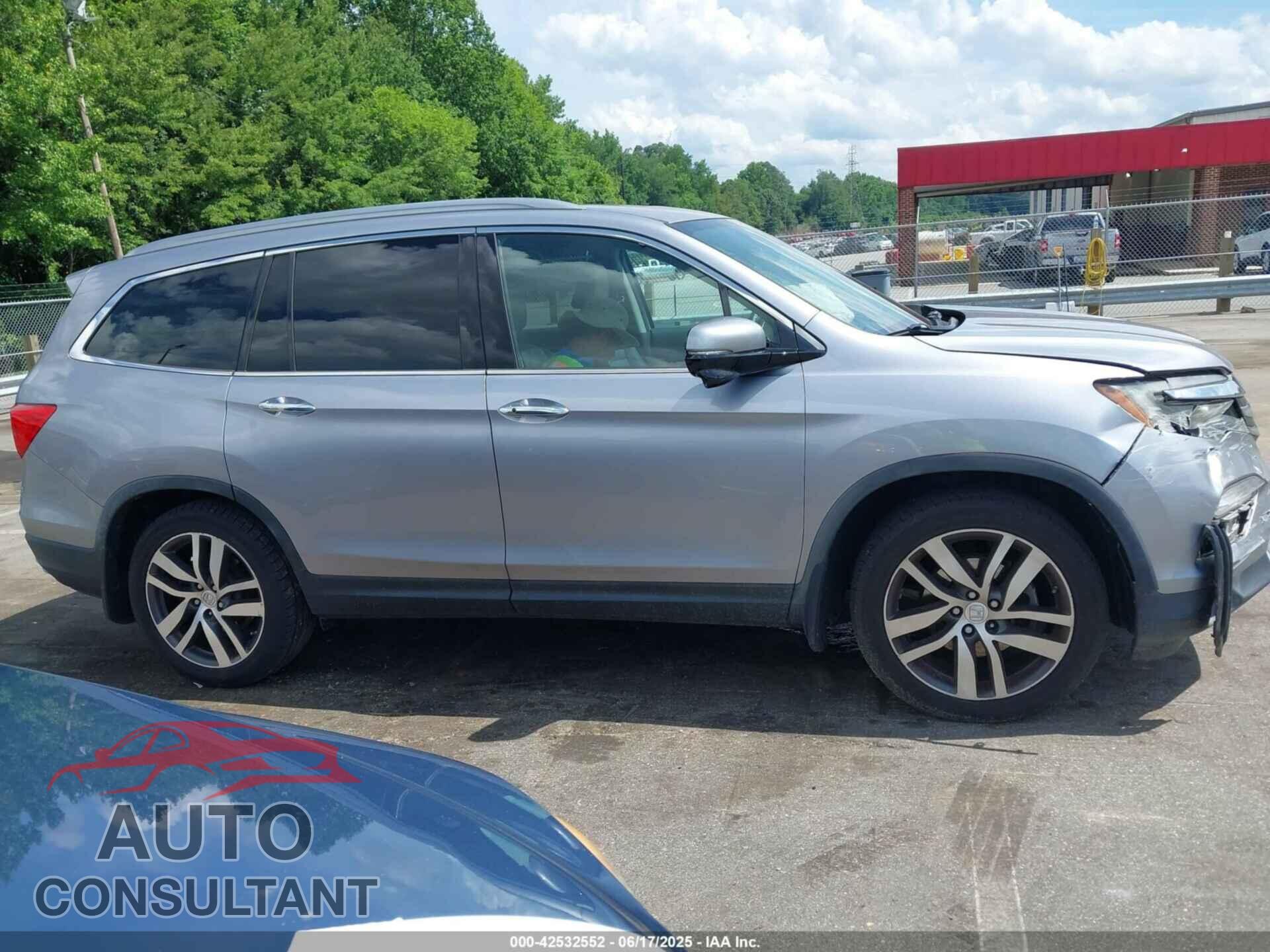 HONDA PILOT 2017 - 5FNYF5H94HB024087