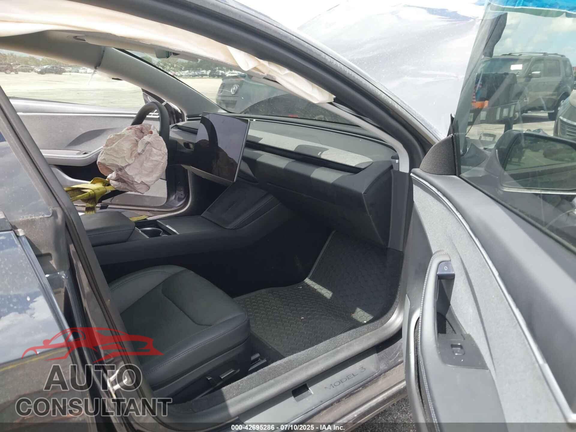 TESLA MODEL 3 2024 - 5YJ3E1EA7RF738284