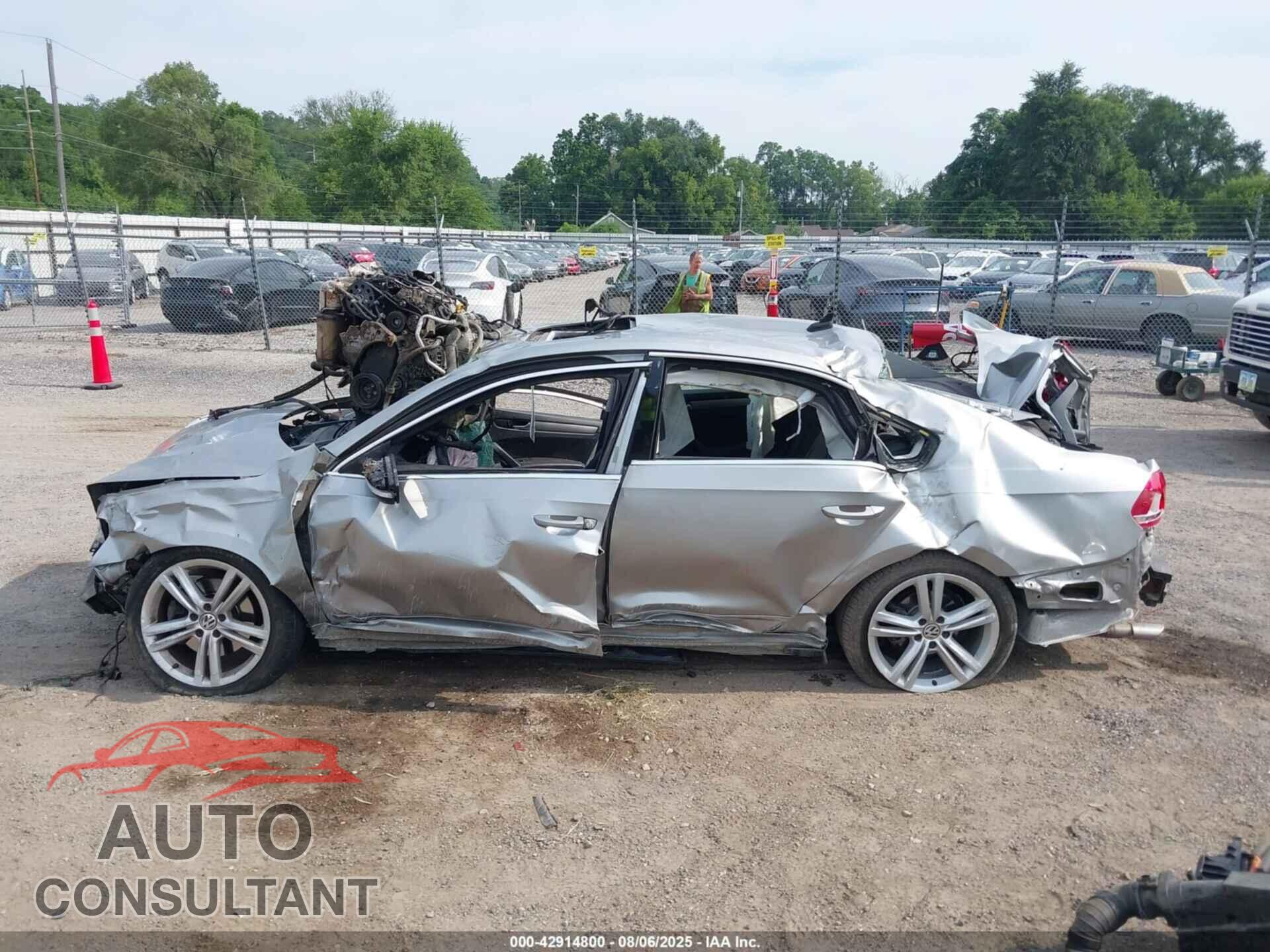 VOLKSWAGEN PASSAT 2014 - 1VWBN7A34EC108376