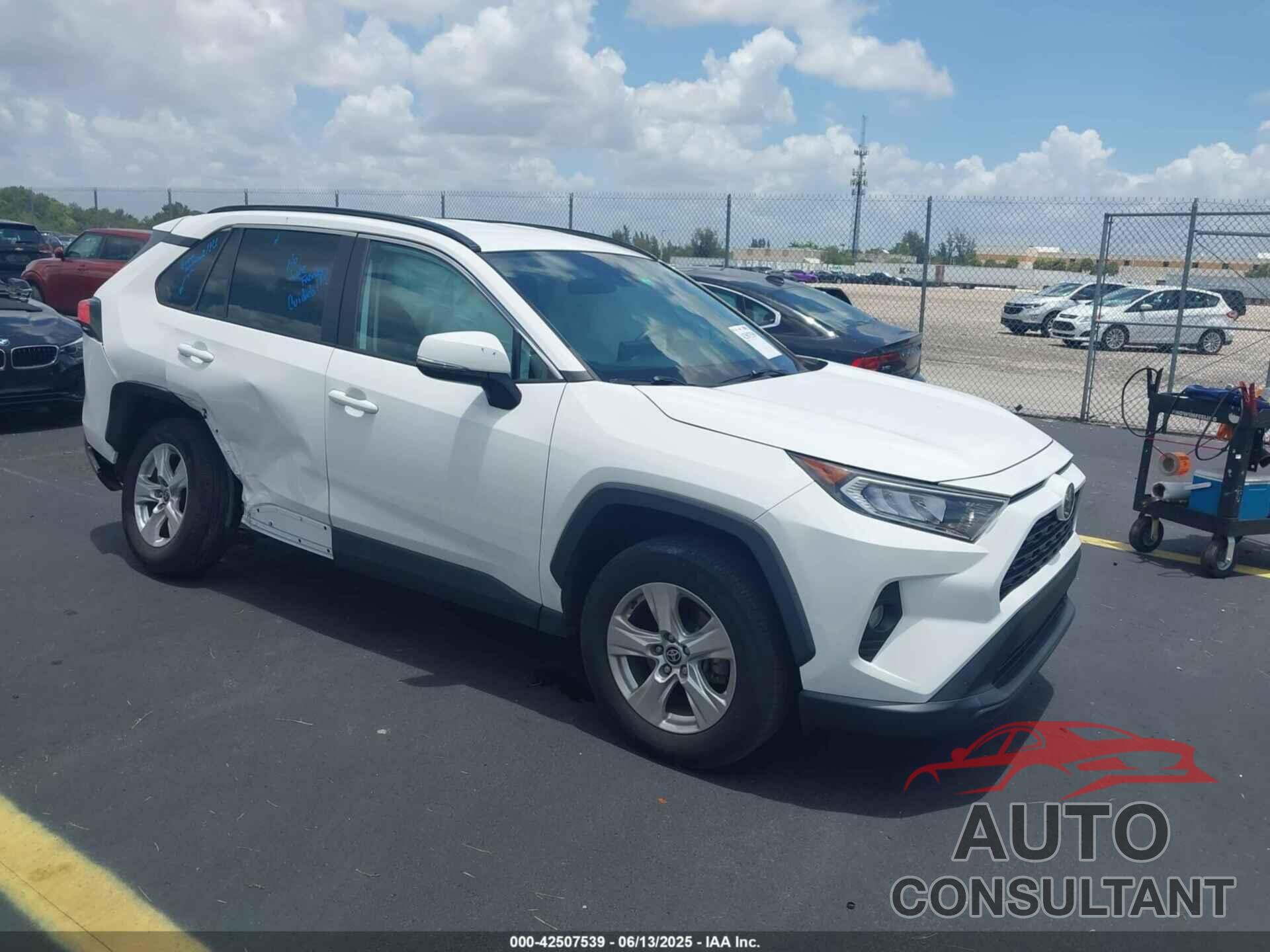 TOYOTA RAV4 2021 - 2T3W1RFV1MC136218