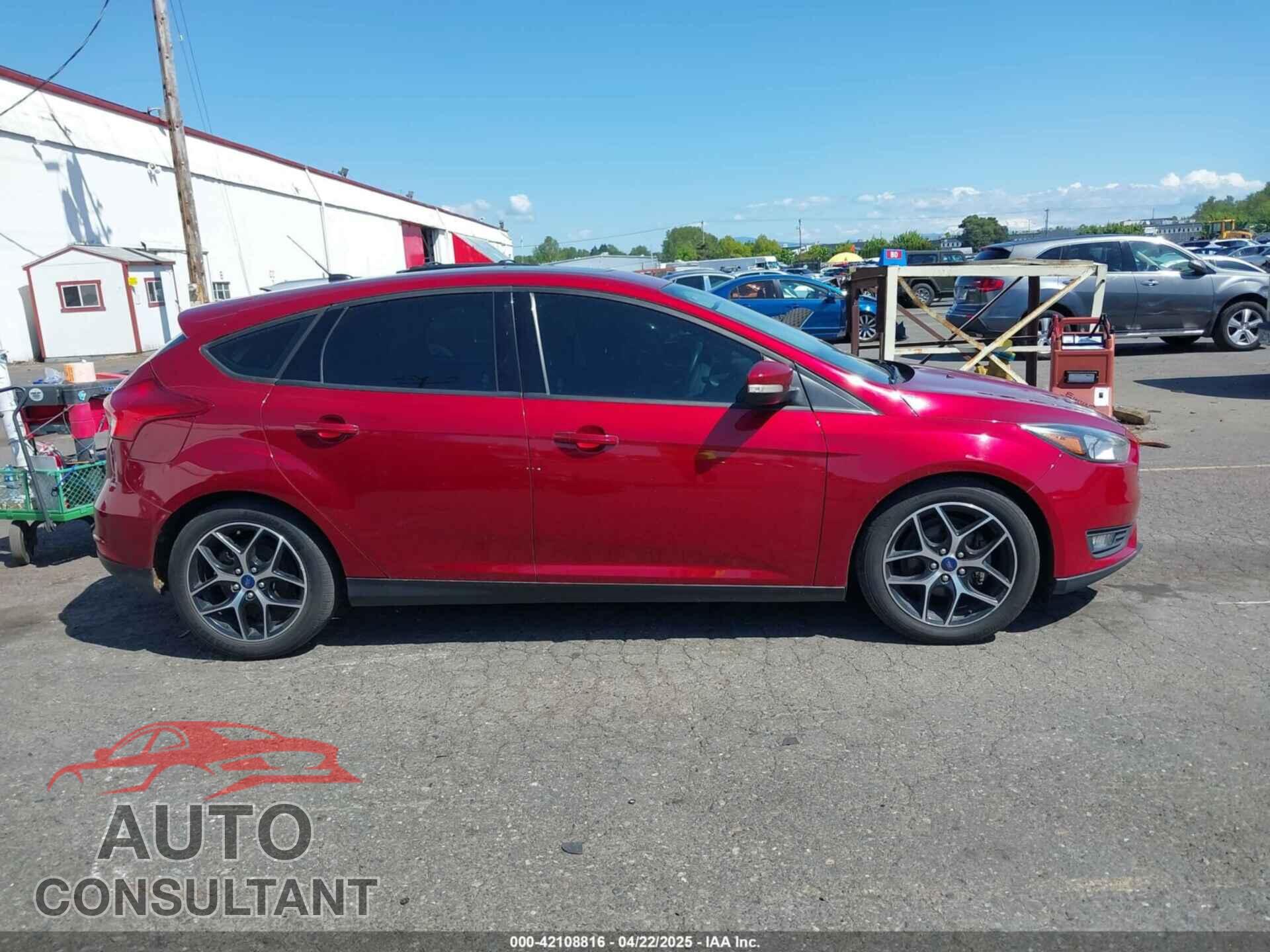 FORD FOCUS 2017 - 1FADP3M27HL214624