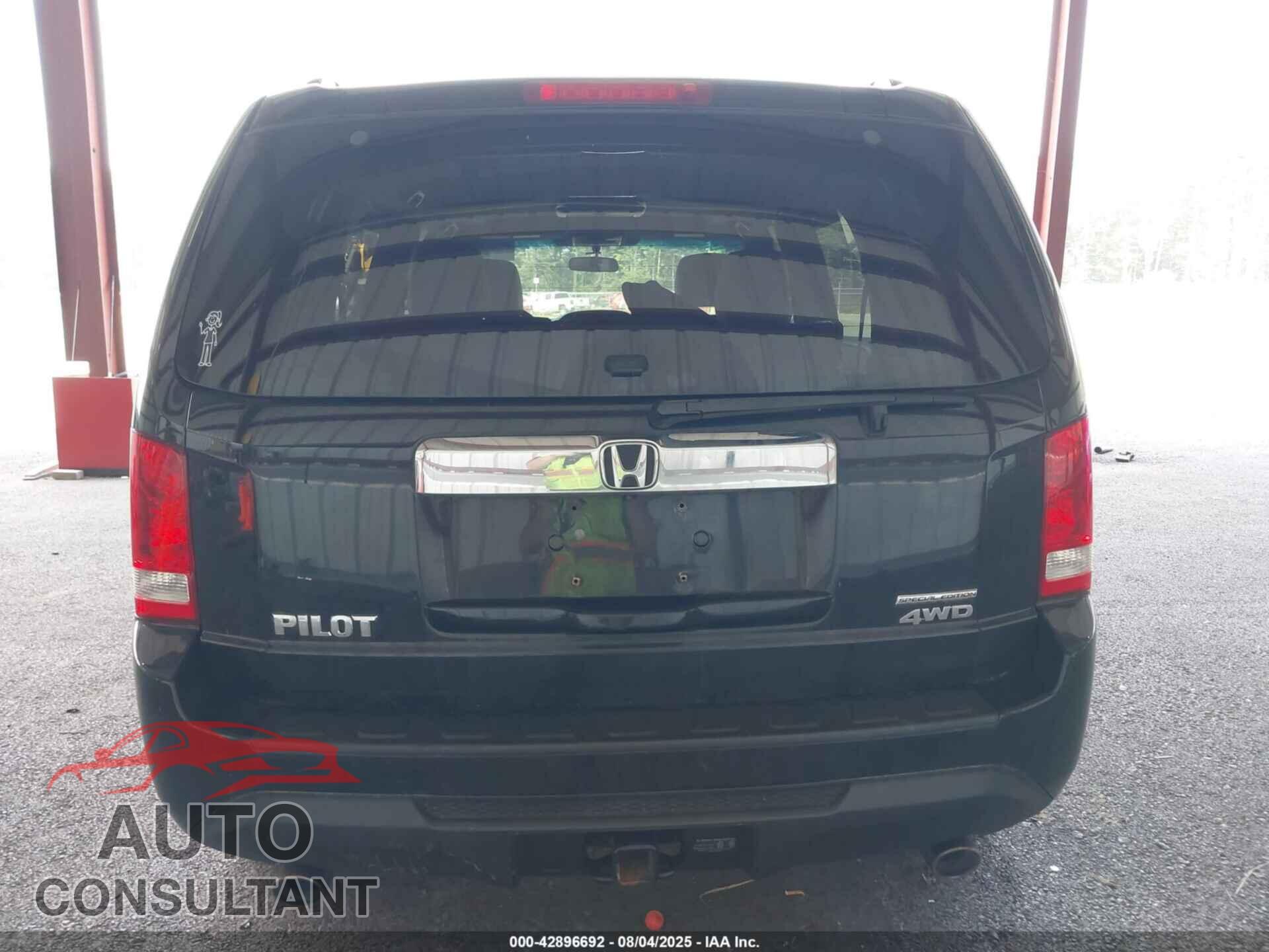 HONDA PILOT 2015 - 5FNYF4H33FB048111