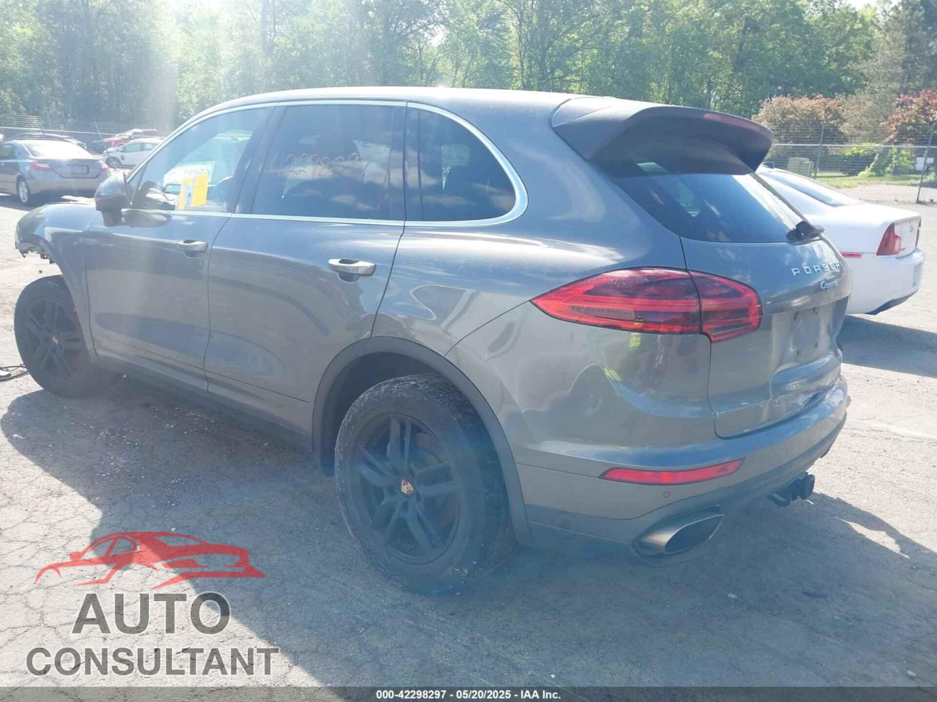 PORSCHE CAYENNE 2016 - WP1AA2A24GLA10857