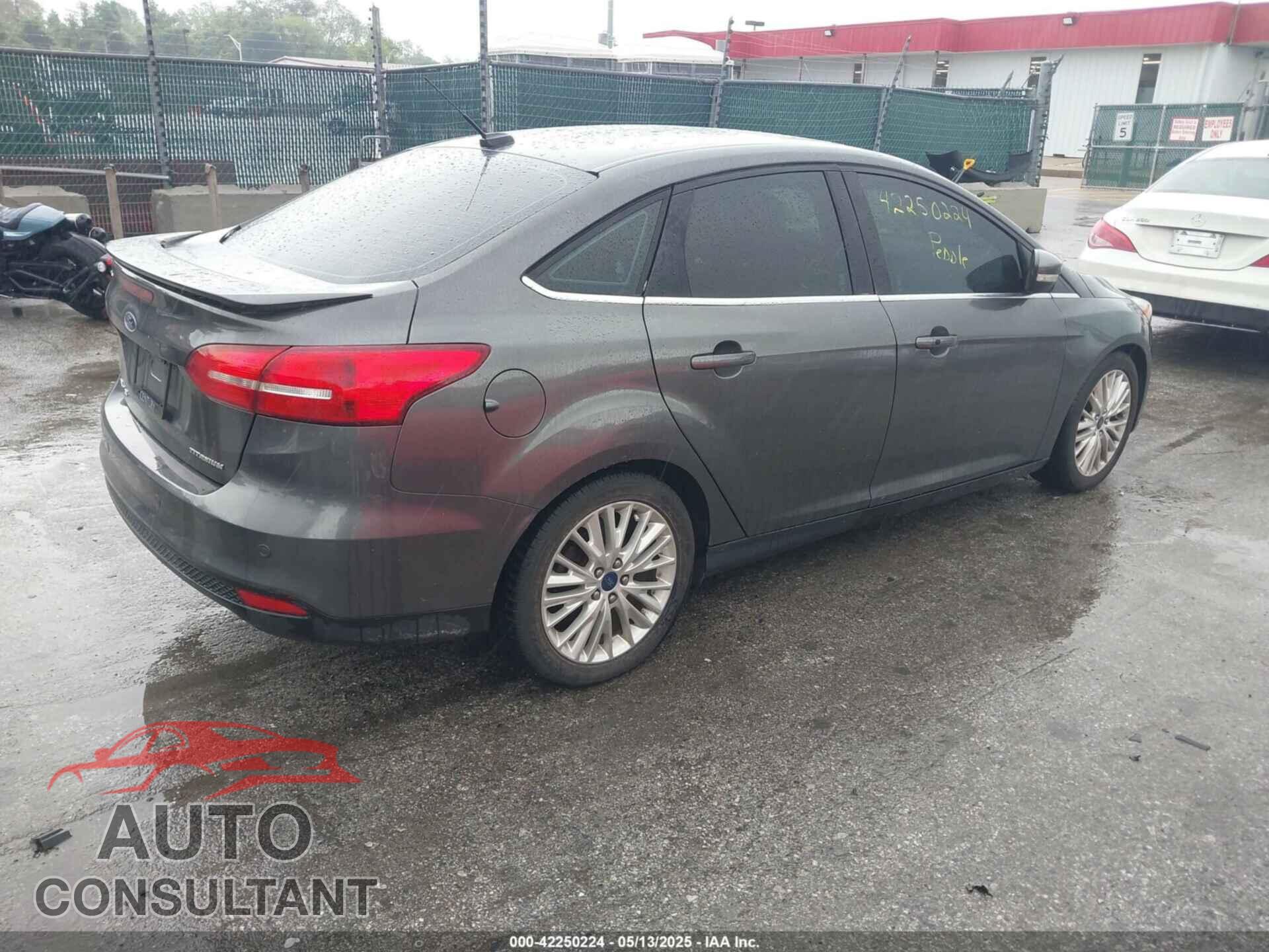FORD FOCUS 2015 - 1FADP3J26FL382398