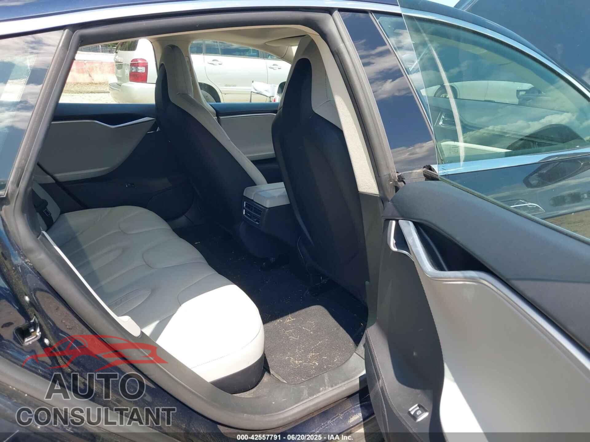 TESLA MODEL S 2013 - 5YJSA1CN0DFP21851