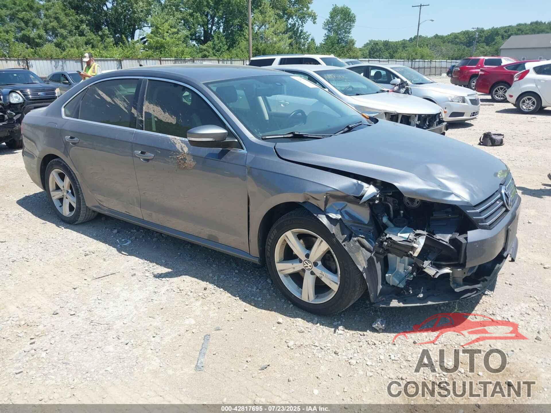 VOLKSWAGEN PASSAT 2012 - 1VWBH7A36CC077961