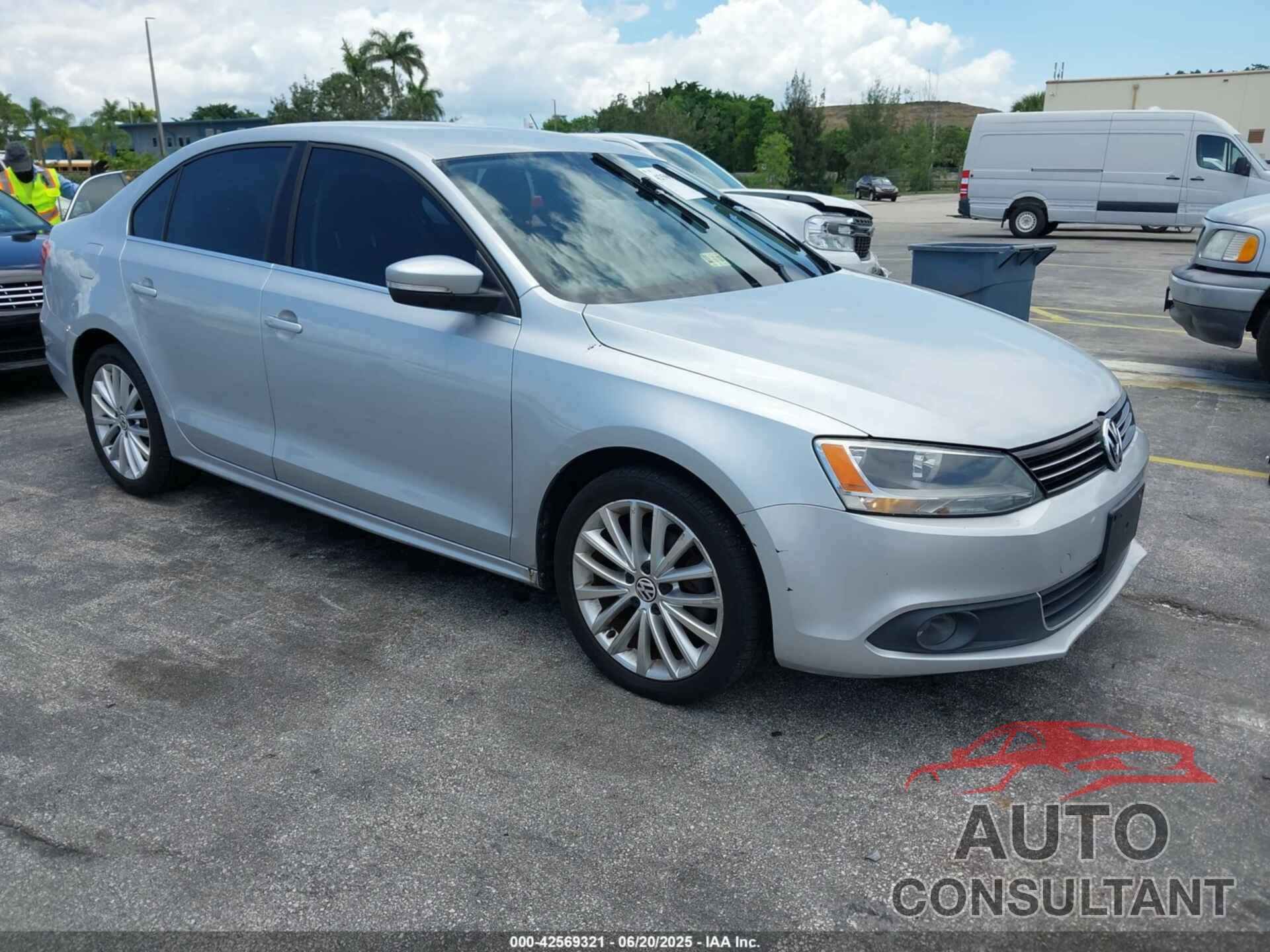 VOLKSWAGEN JETTA 2011 - 3VWLX7AJ1BM352557
