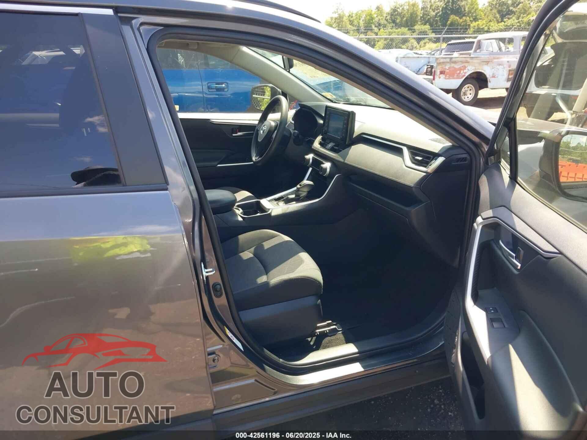 TOYOTA RAV4 2019 - JTMP1RFV2KD012987