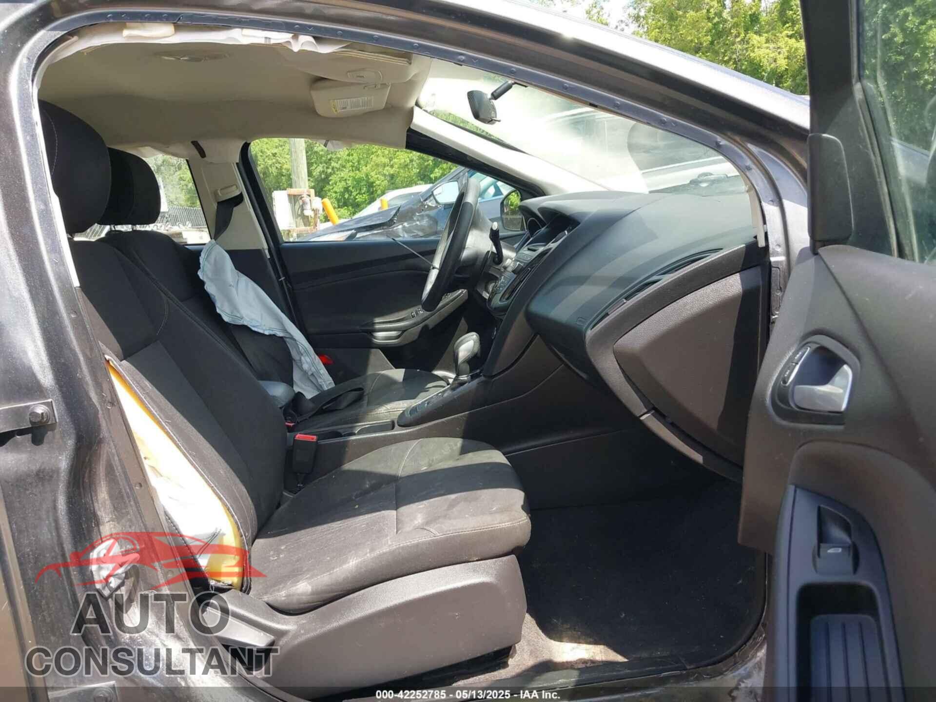 FORD FOCUS 2017 - 1FADP3F28HL263277