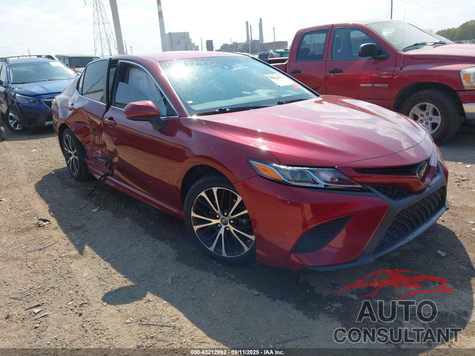 TOYOTA CAMRY 2018 - 4T1B11HK3JU675915