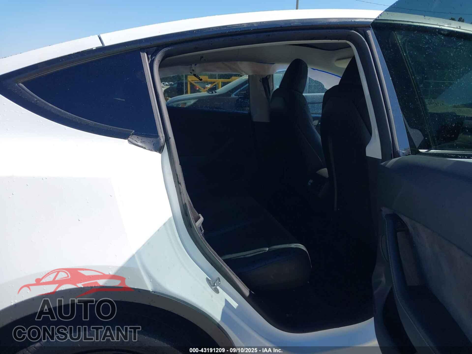 TESLA MODEL Y 2023 - 7SAYGDEE7PA123770