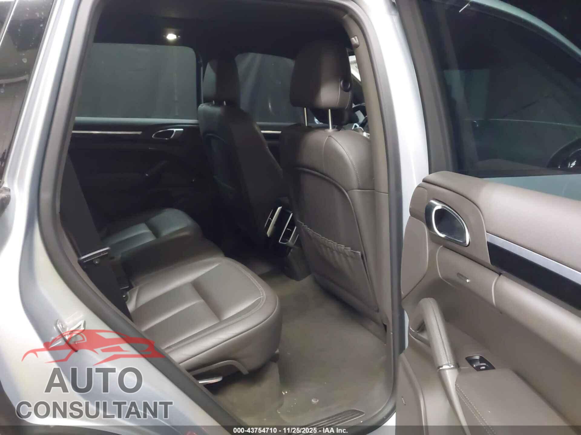 PORSCHE CAYENNE 2017 - WP1AA2A21HKA86673