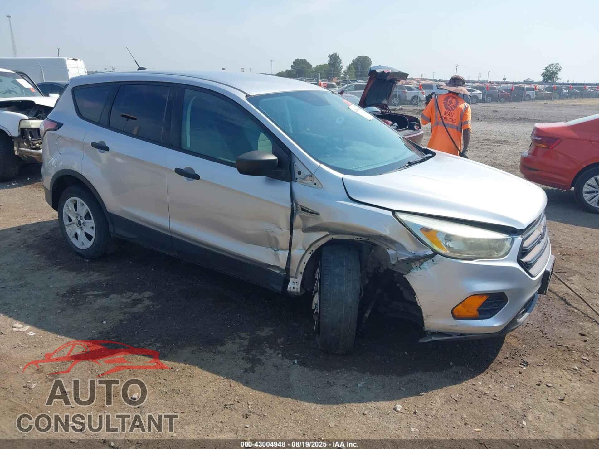 FORD ESCAPE 2017 - 1FMCU0F71HUD53191